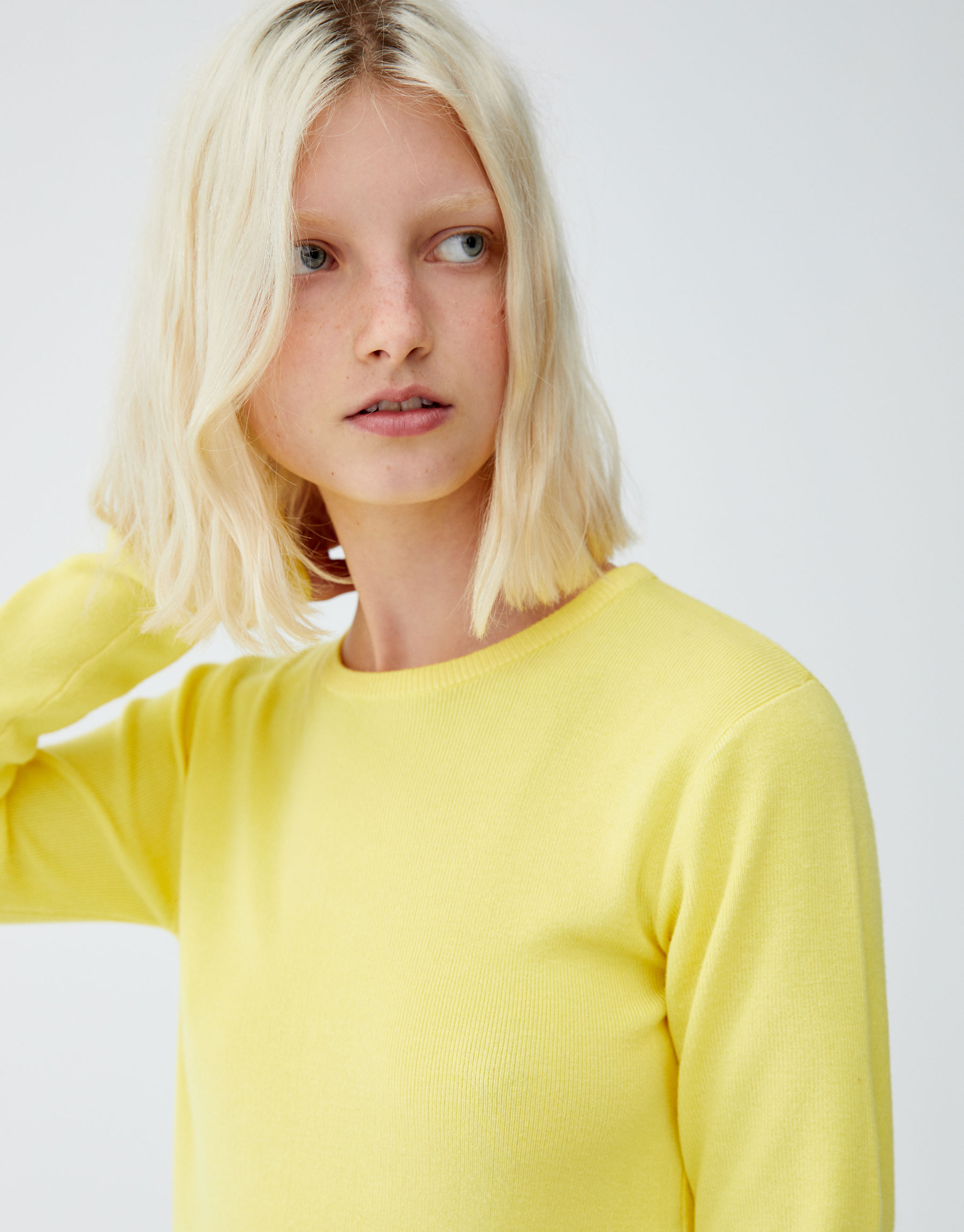 pull and bear yellow sweater