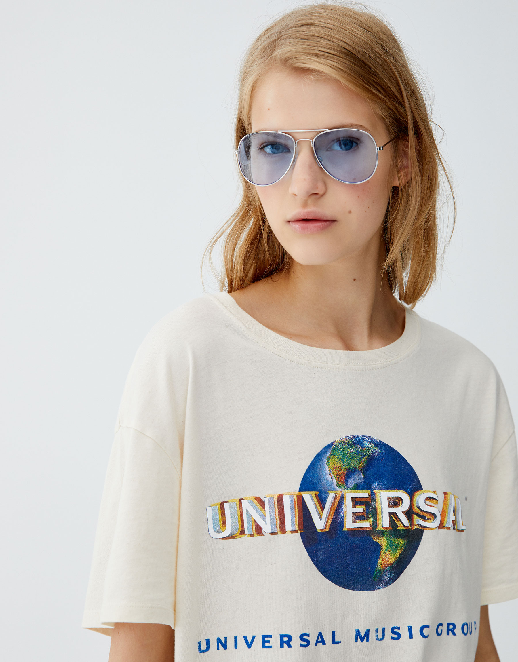 pull and bear universal hoodie