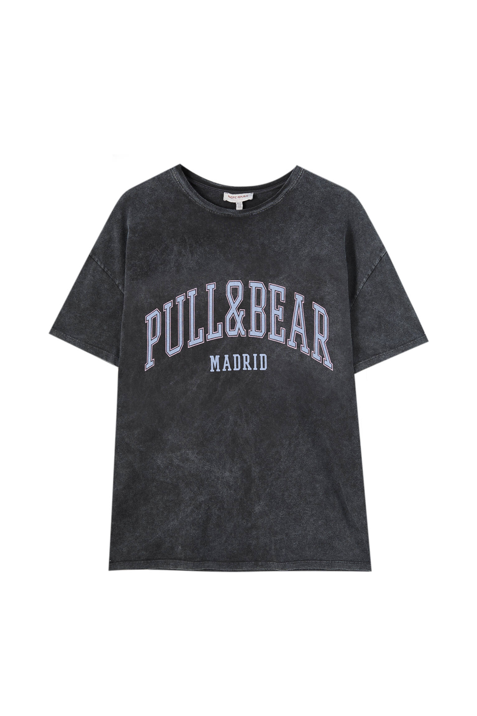 Pull&bear Femme T-shirt 100 % Coton à Col Rond Et Manches Courtes, Avec Logo Pull&bear Et Inscription Madrid Contrastante Sur La Poitrine. Noir DÉlavÉ M