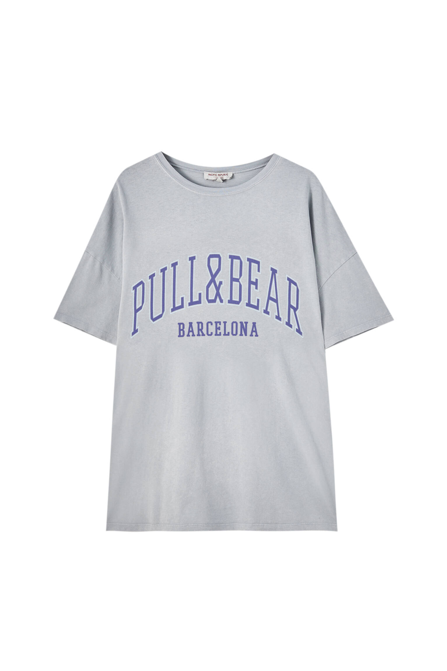 Pull&bear Femme T-shirt 100 % Coton à Col Rond Et Manches Courtes, Avec Logo Pull&bear Et Inscription Barcelona Contrastante Sur La Poitrine. Gris Ciment S