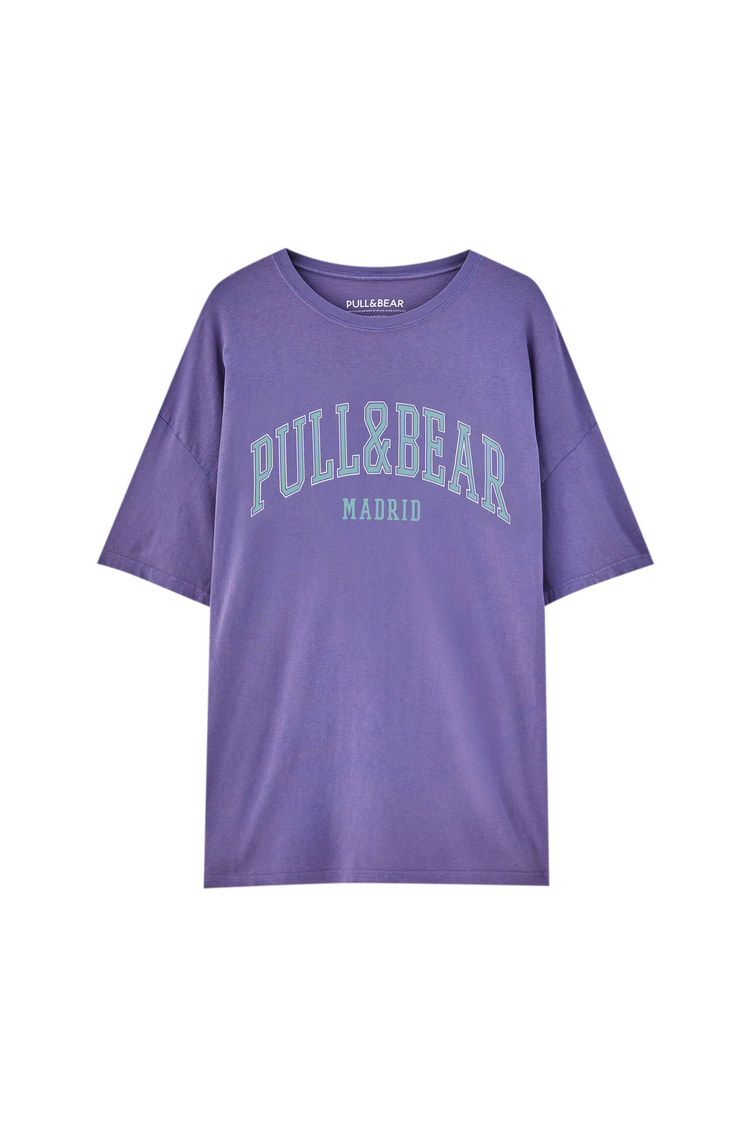 Pull&bear Homme T-shirt Basique 100 % Coton à Manches Courtes Et Col Rond, Avec Logo Pull&bear Et Inscription « madrid » Contrastante. Disponible En Plusieurs Couleurs. Violet L