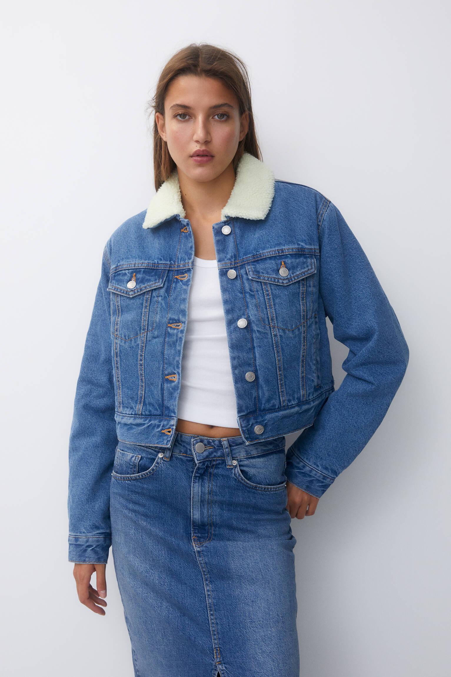 veste en jean cropped avec mouton synthétique