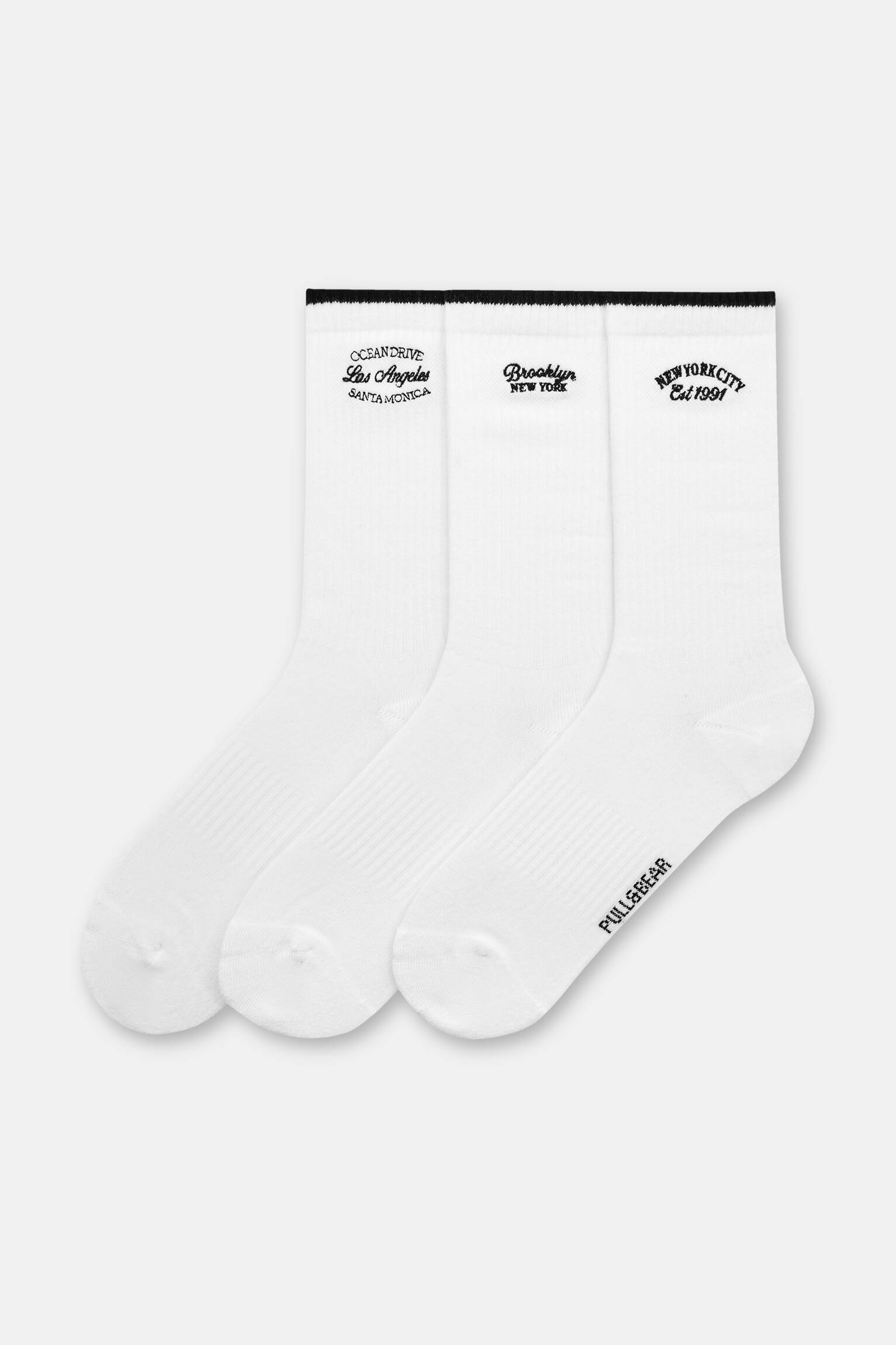 chaussettes blanches broderie villes