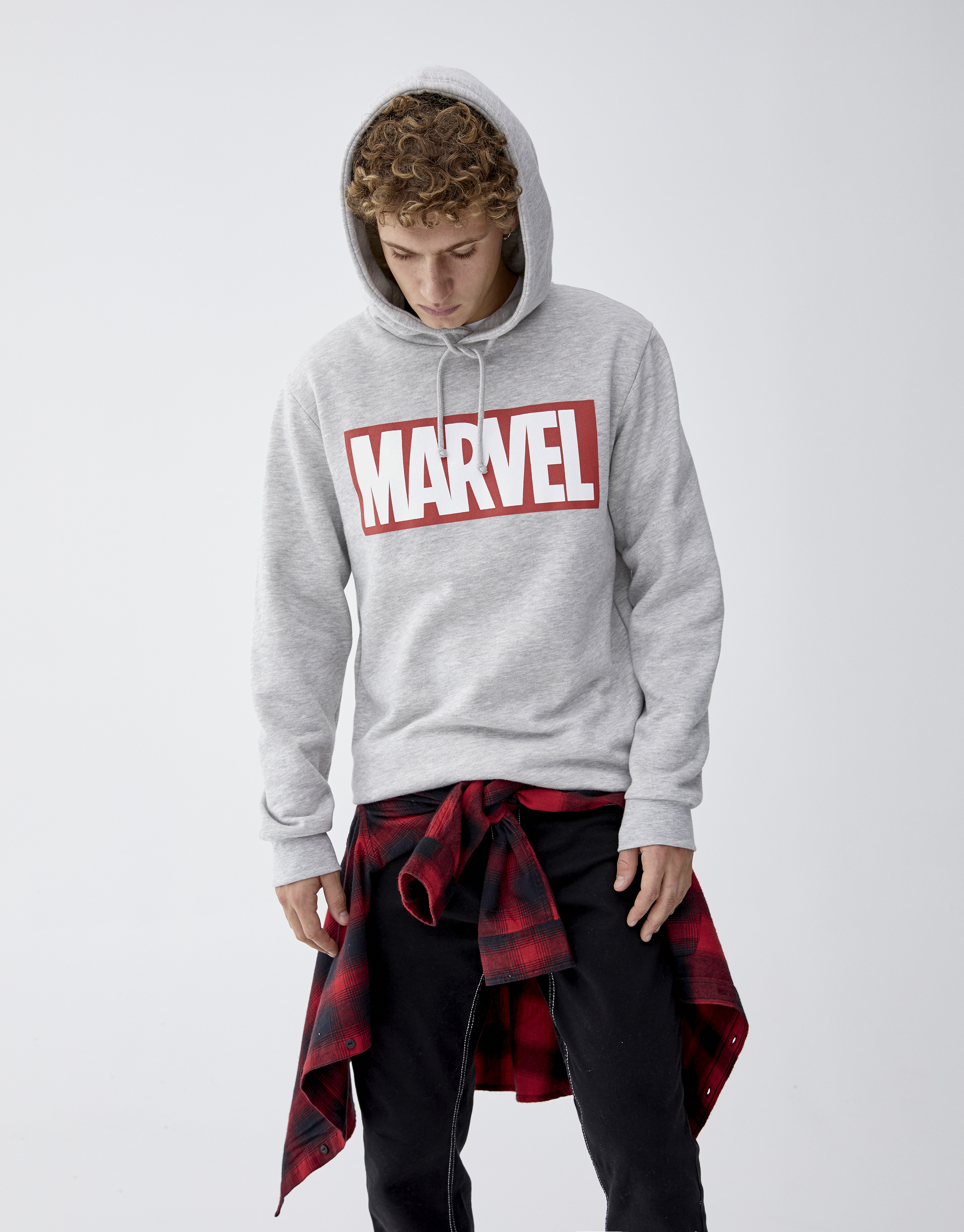 sudadera marvel pull and bear