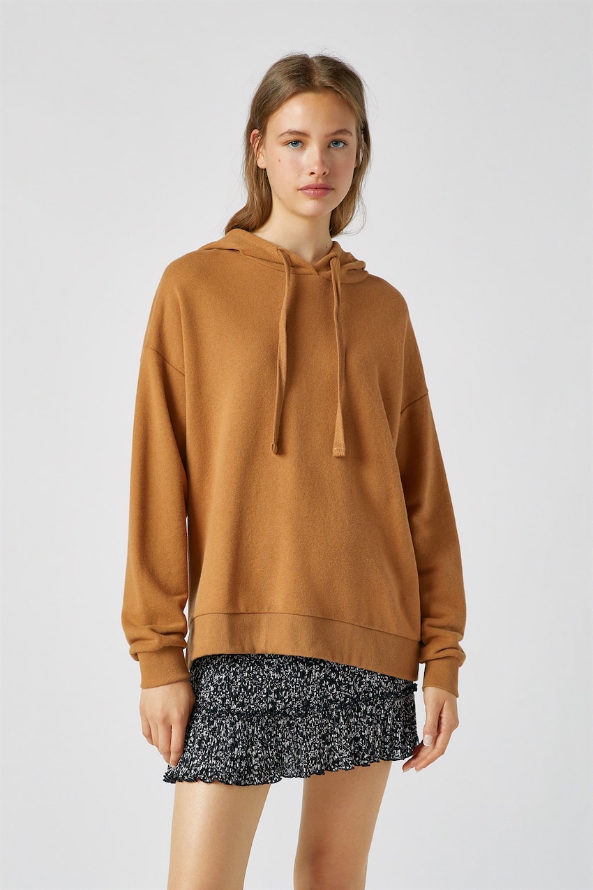 Basic long sleeve hooded sweatshirt