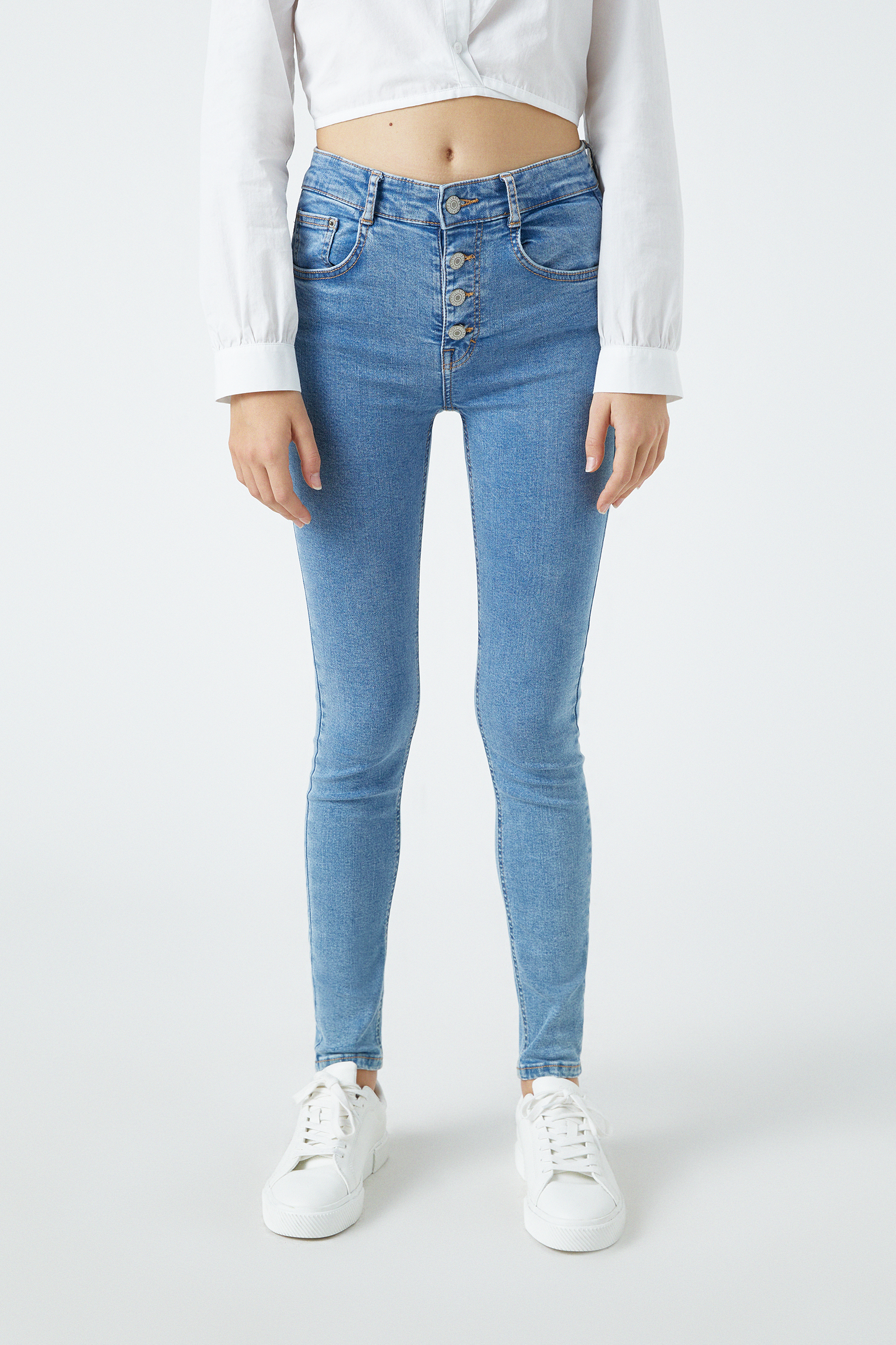 Push-up jeans with visible buttons 