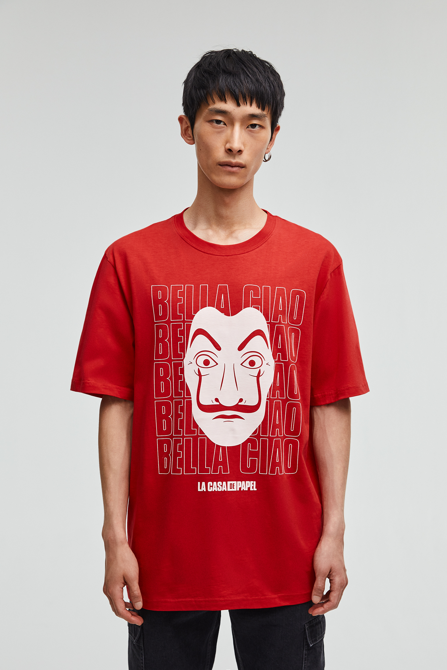 Money Heist X Pull Bear Bella Ciao T Shirt Pull Bear Pamuklu, uzun kollu, kontrast bella ciao yazılı, kırmızı la casa de papel x pull&. pull bear