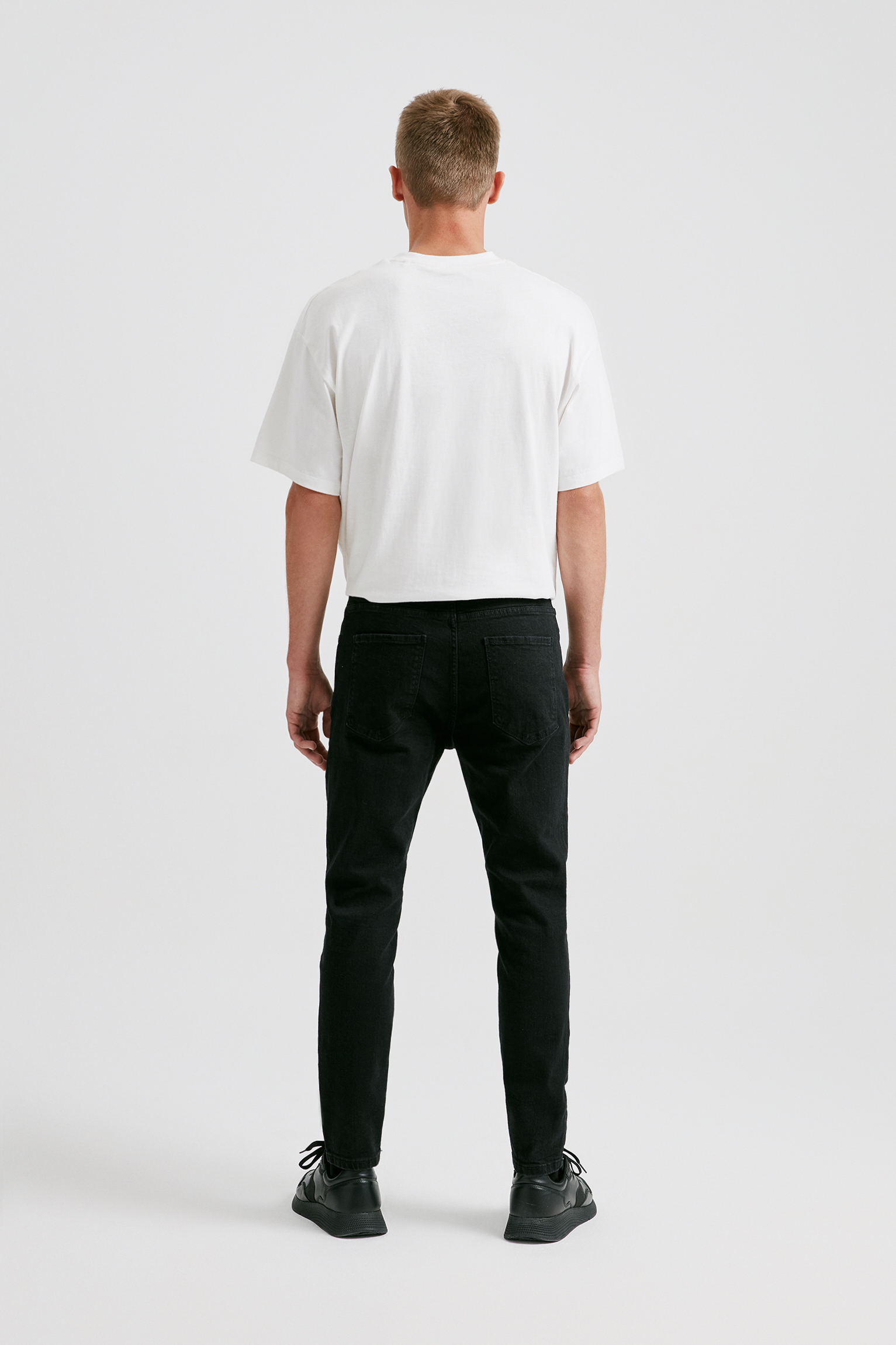 carrot fit jeans black