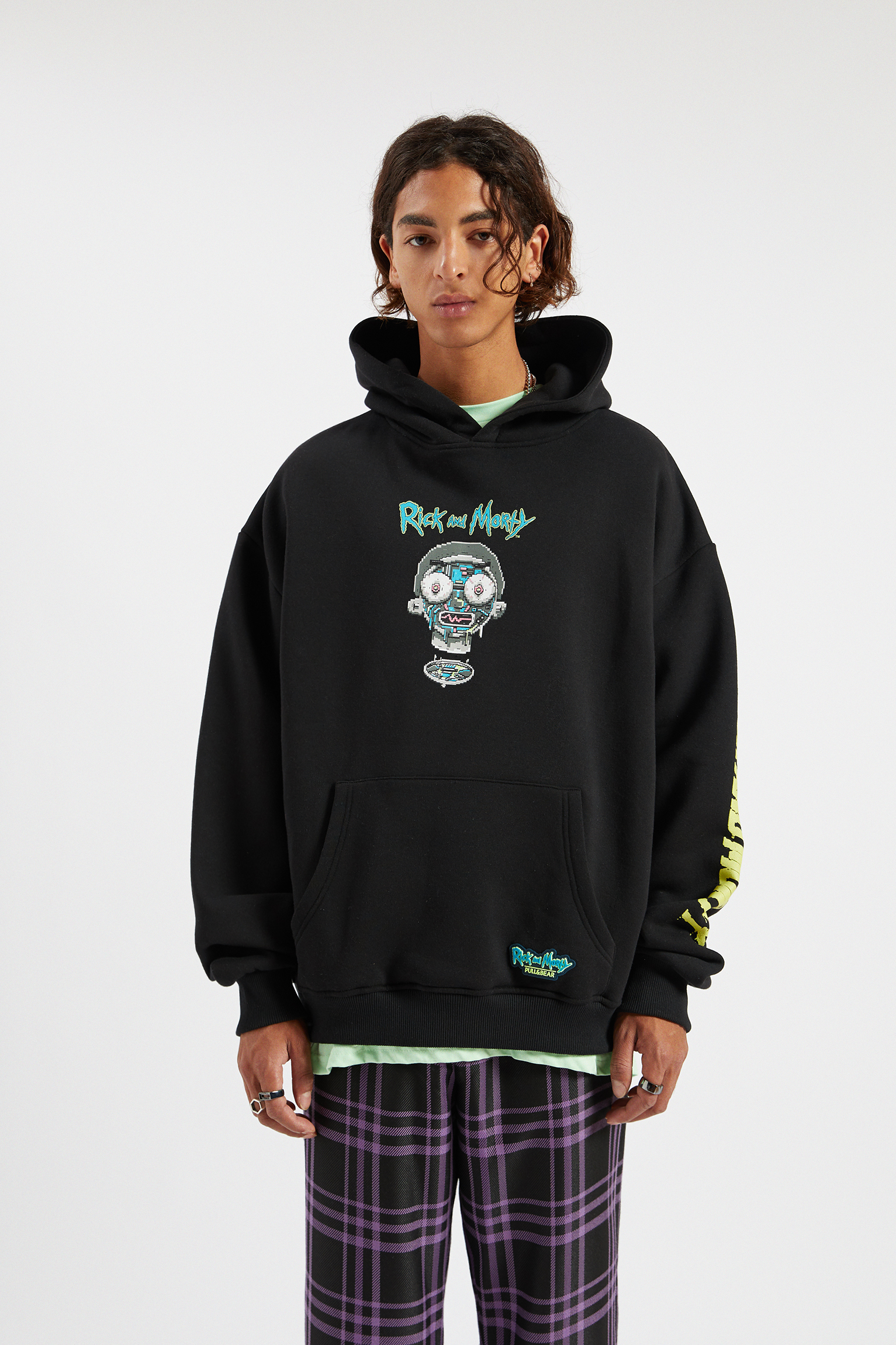 pull and bear black hoodie