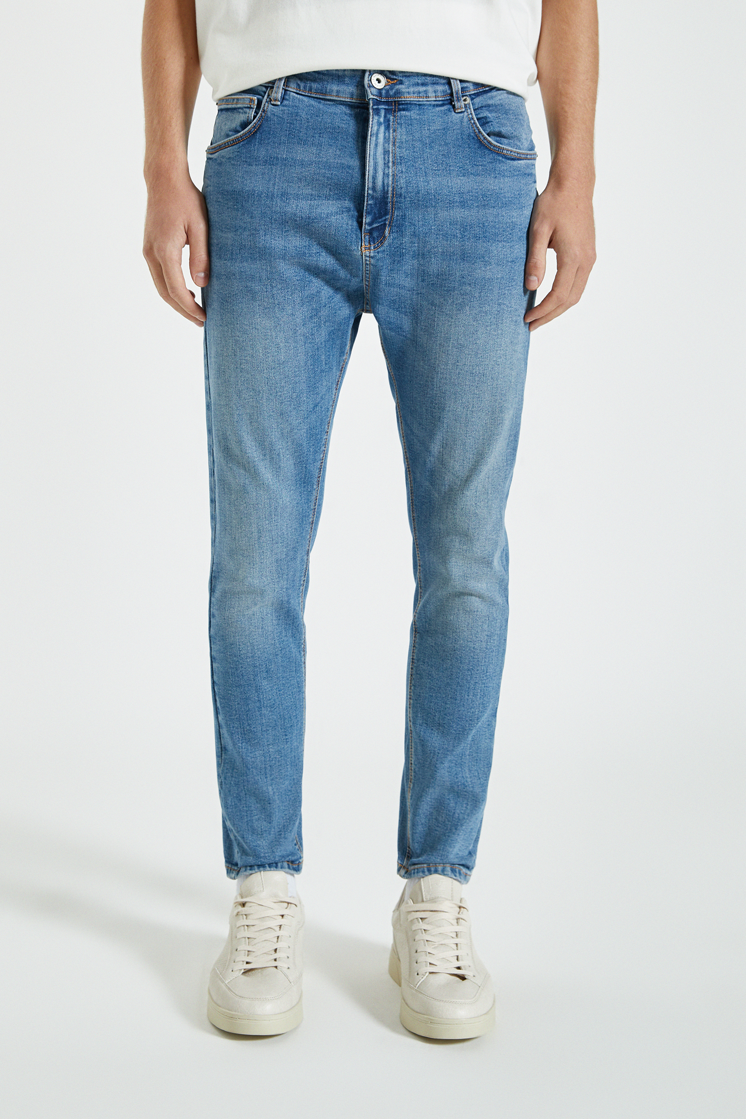 pantalon carrot pull and bear