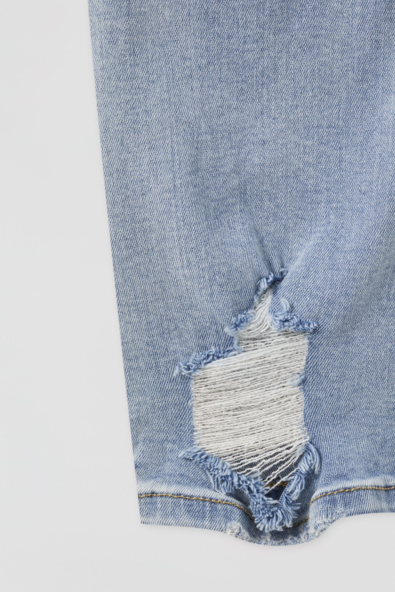 pantalon carrot pull and bear