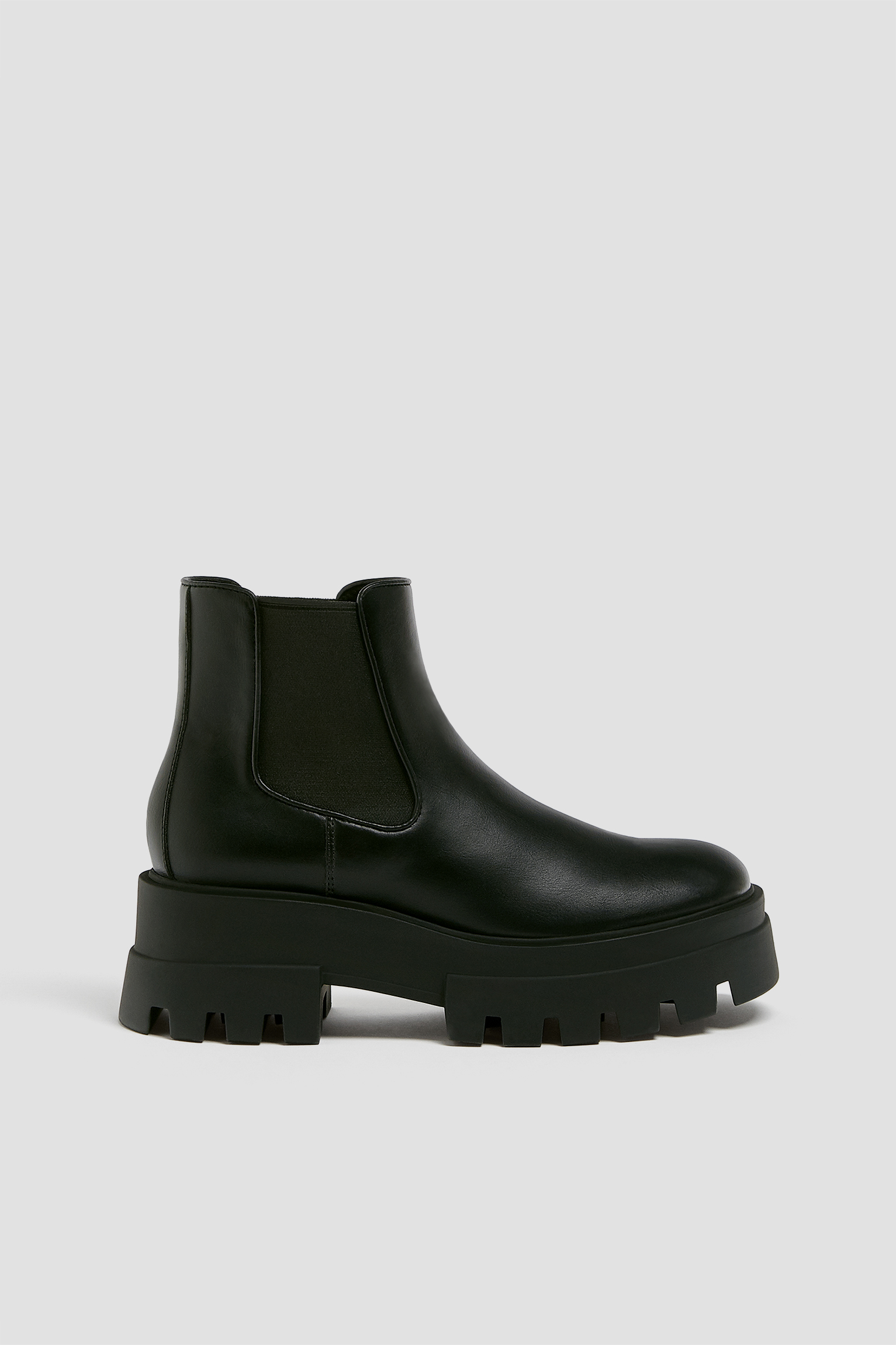 Chelsea boots with track sole Clearance