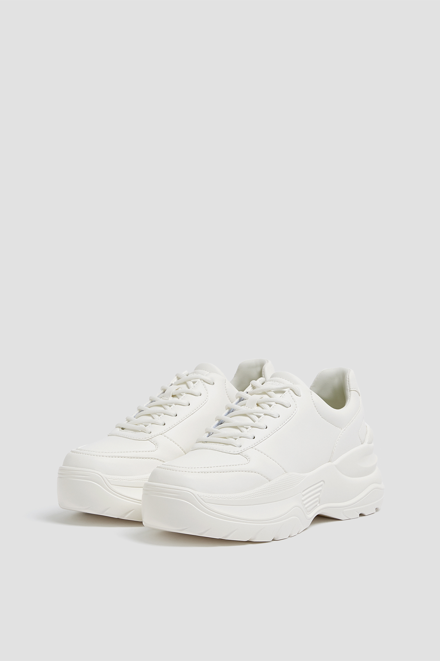 pull and bear white trainers