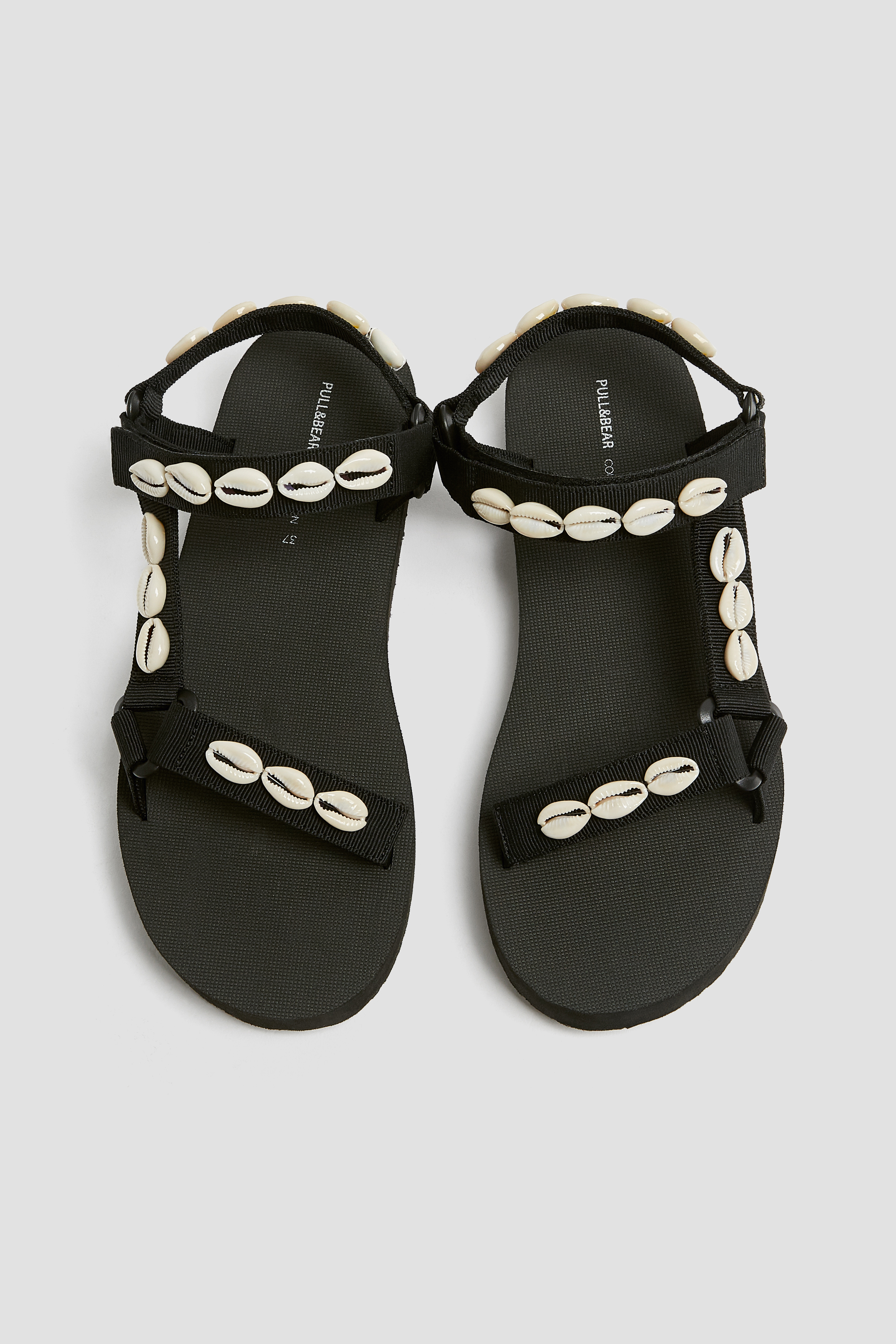 pull and bear flip flops