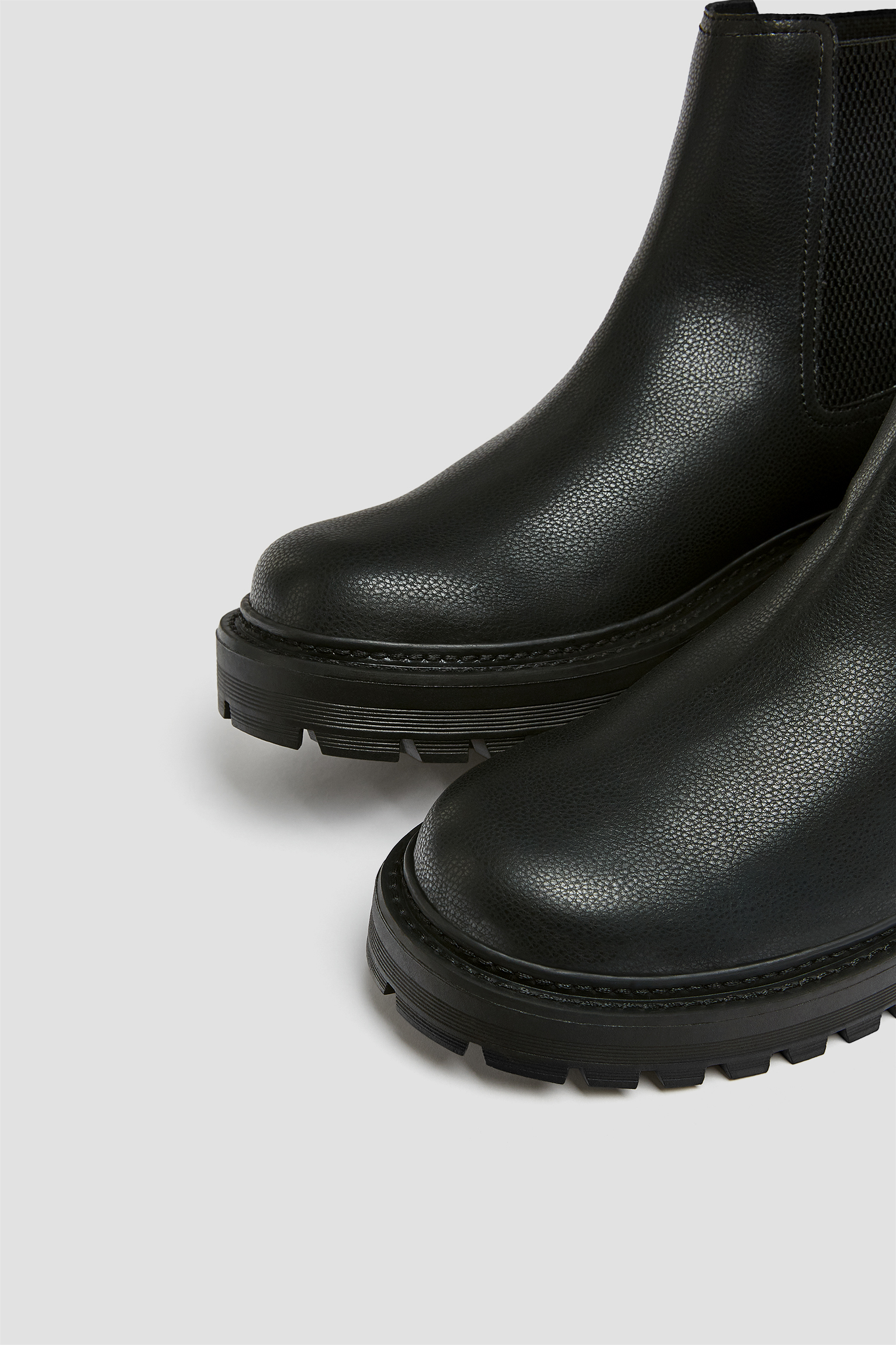 pull and bear chelsea boots