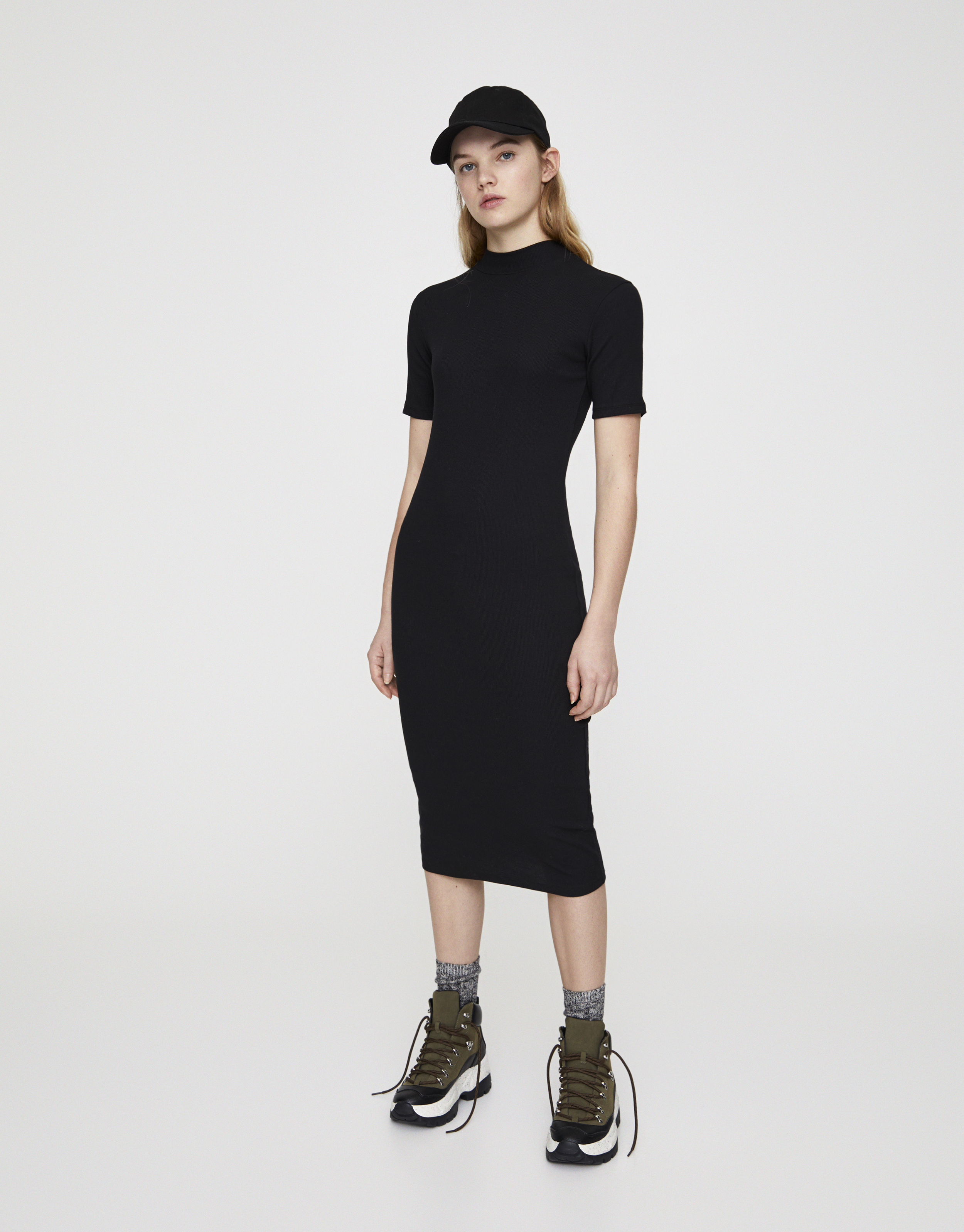 Geribde Midi Jurk Met Korte Mouw Pull Bear