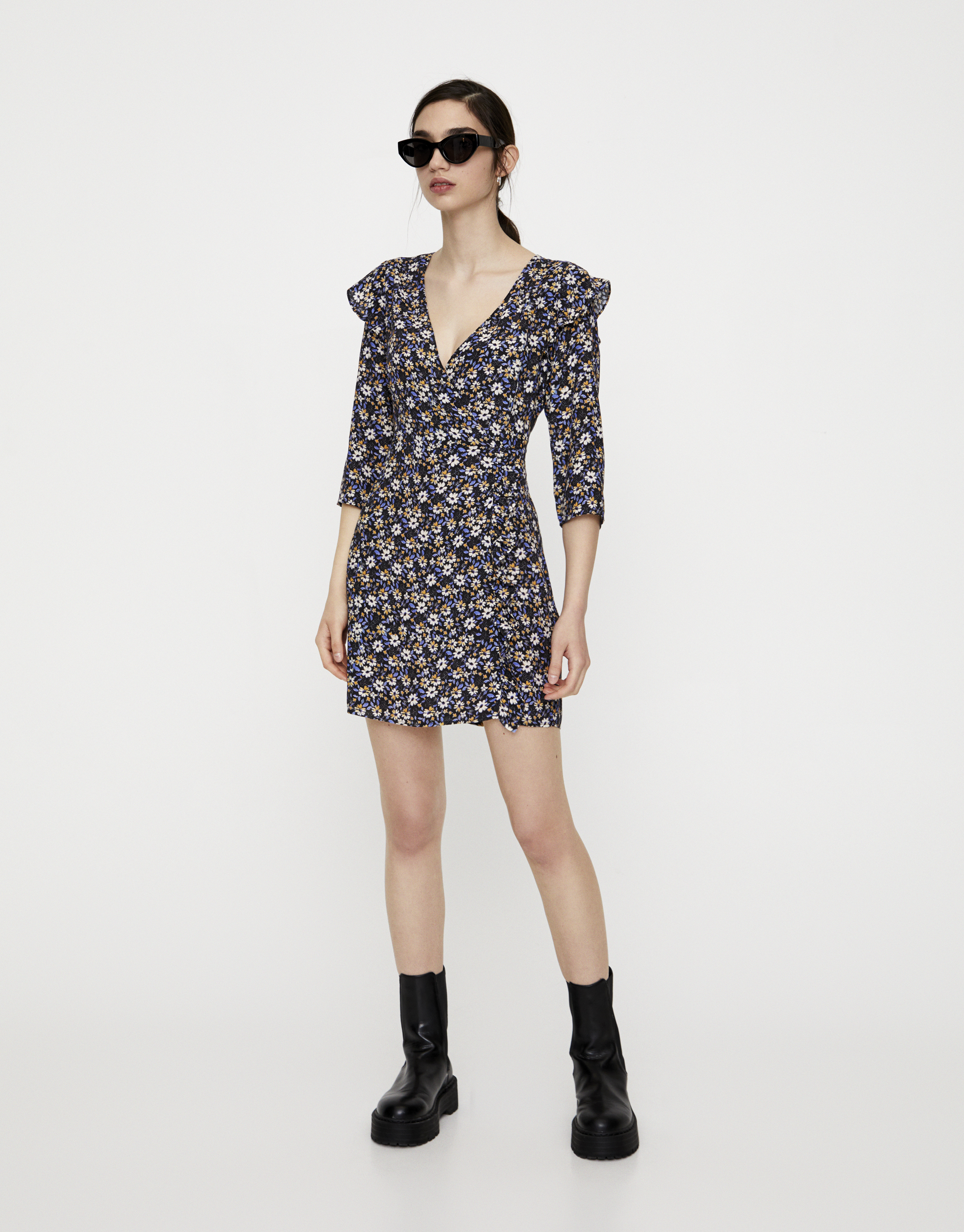 Geplooide Jurk Met Volant Op De Schouder Pull Bear