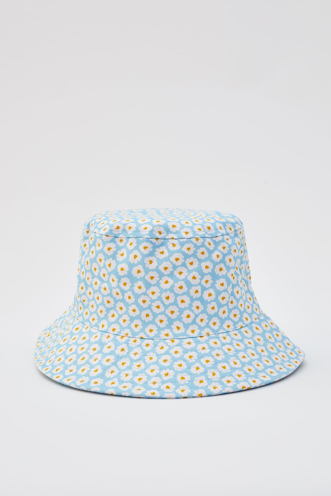 Blue Bucket Hat With Daisies Pull Bear