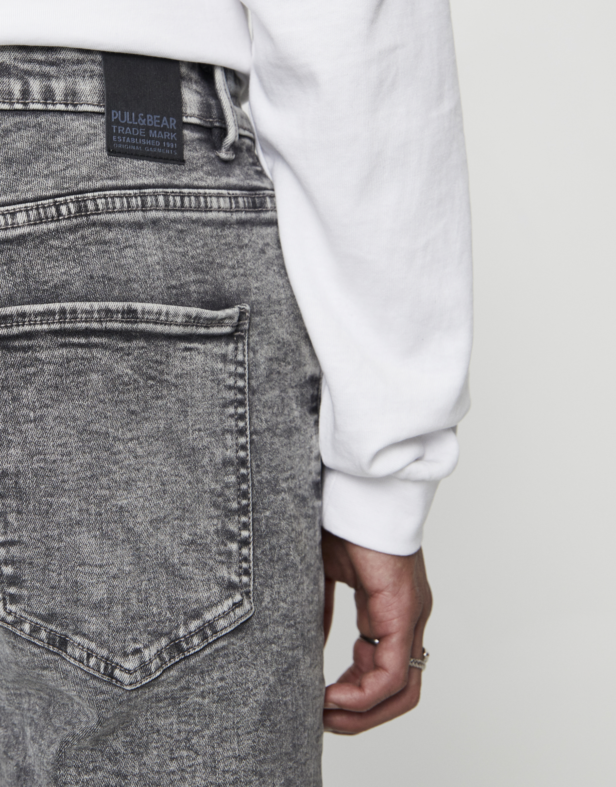 pantalon carrot pull and bear