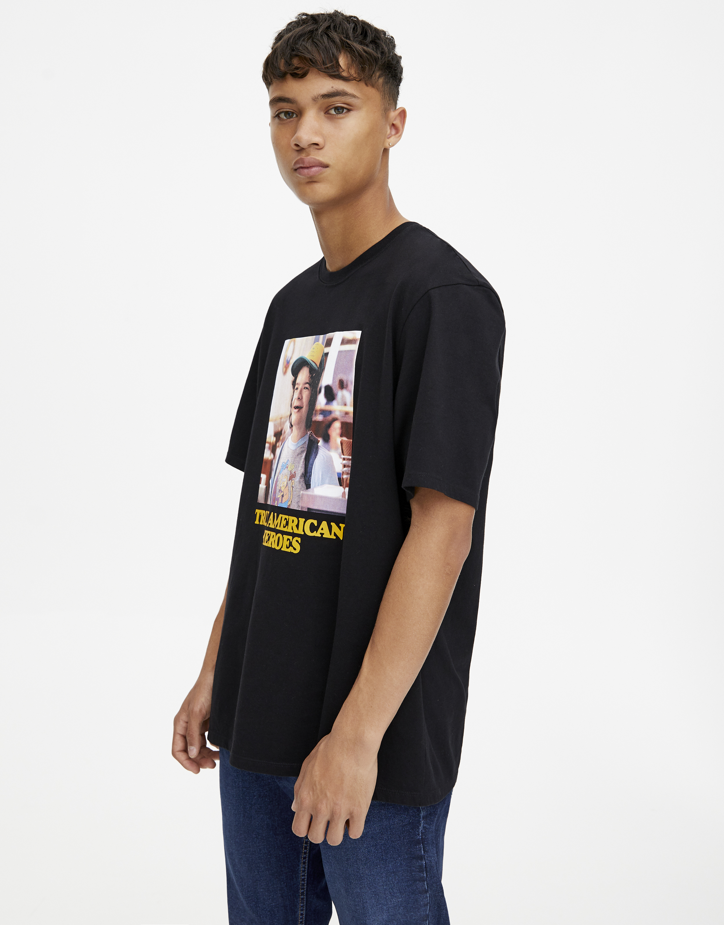 CAMISETA MC STRANGER THINGS NEGRA 