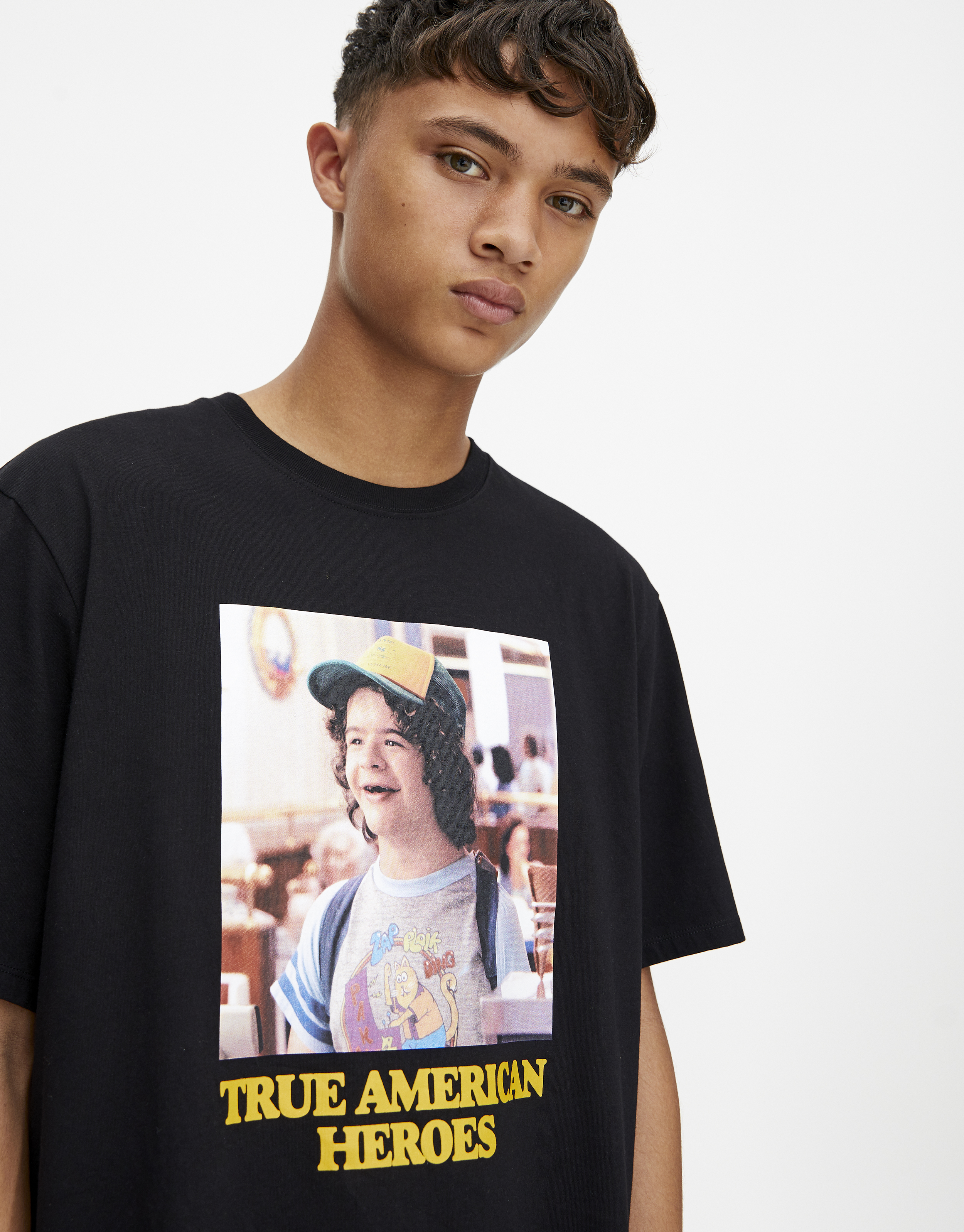 CAMISETA MC STRANGER THINGS NEGRA 