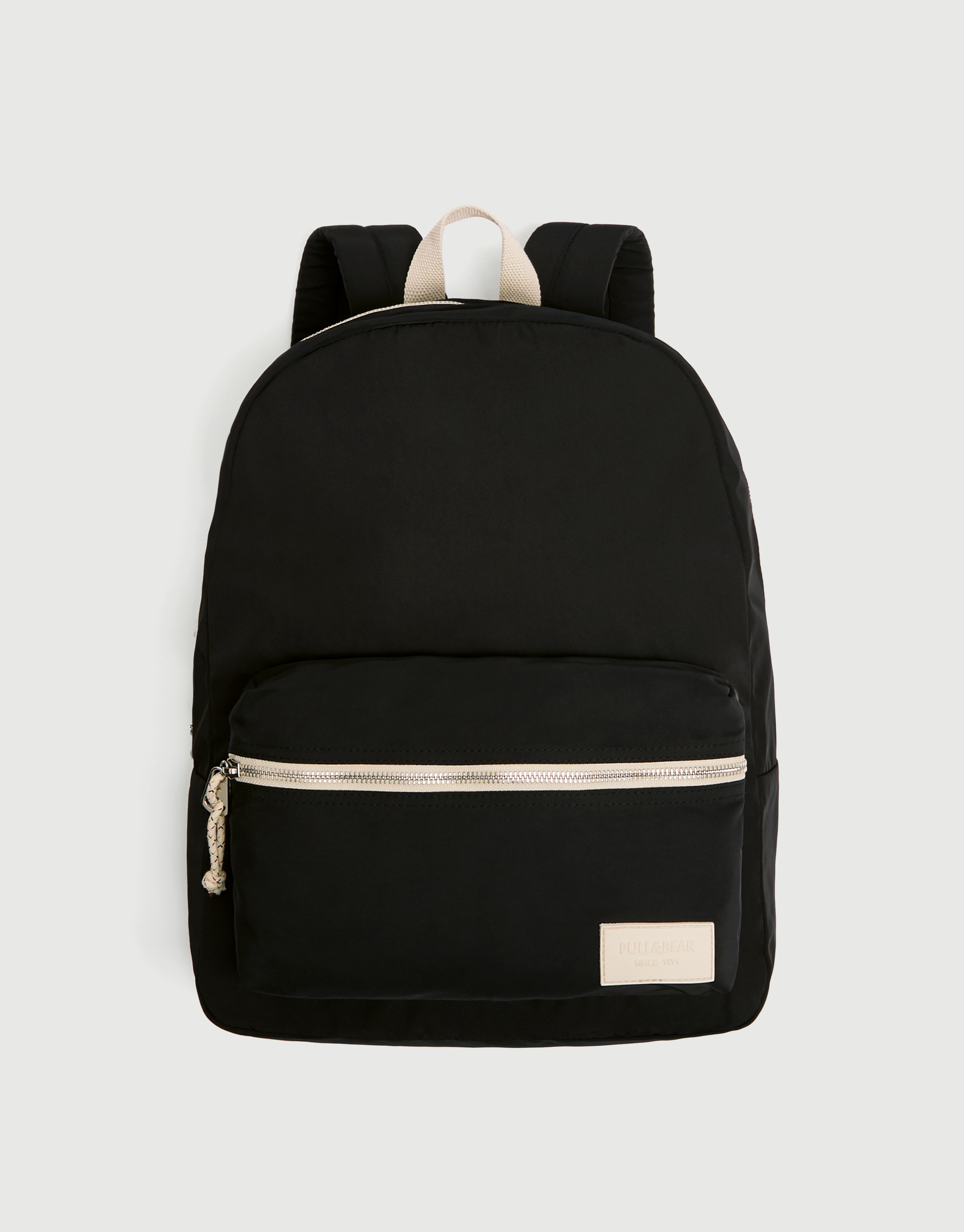 schwarzer rucksack