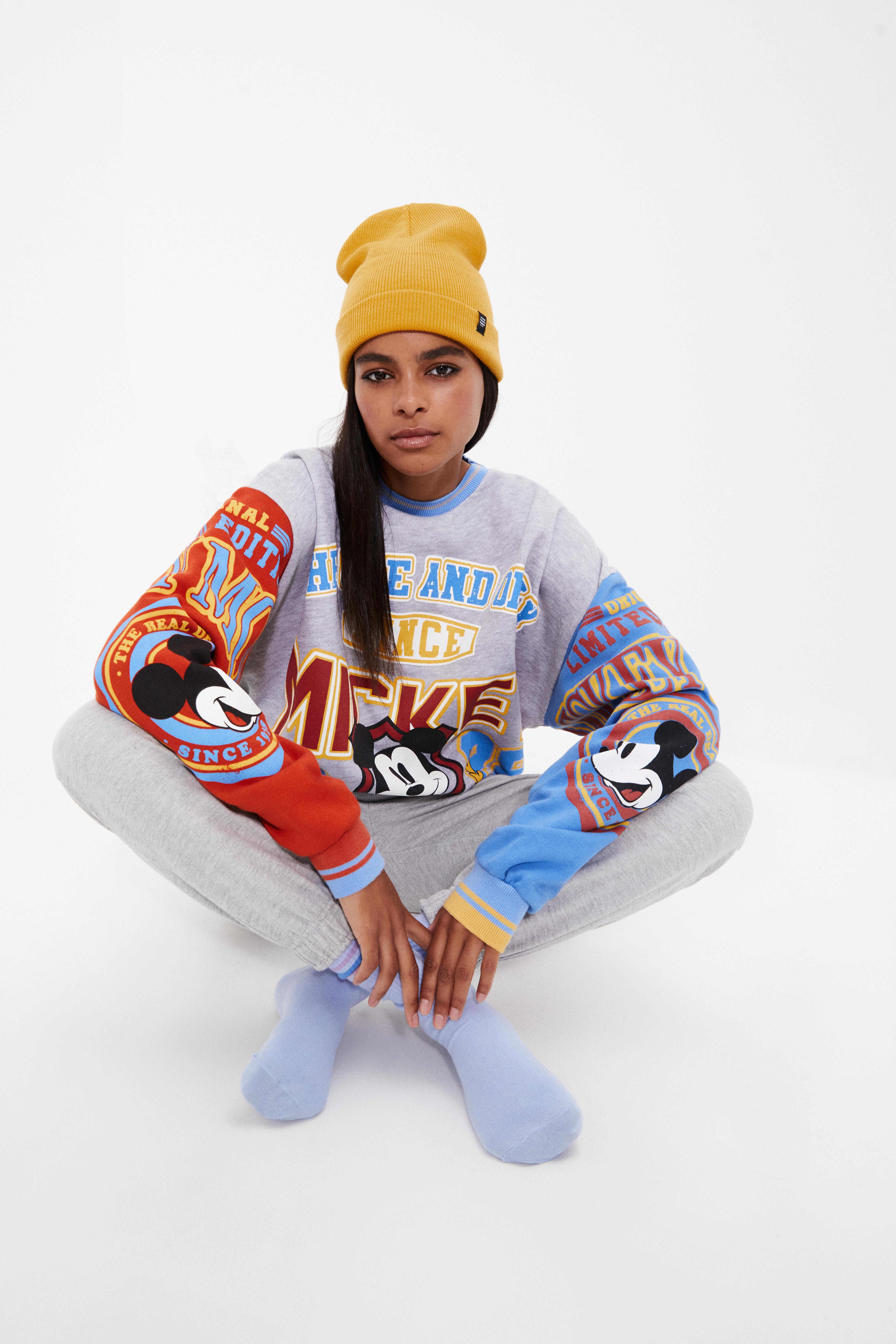pull and bear mickey mouse sweatshirt