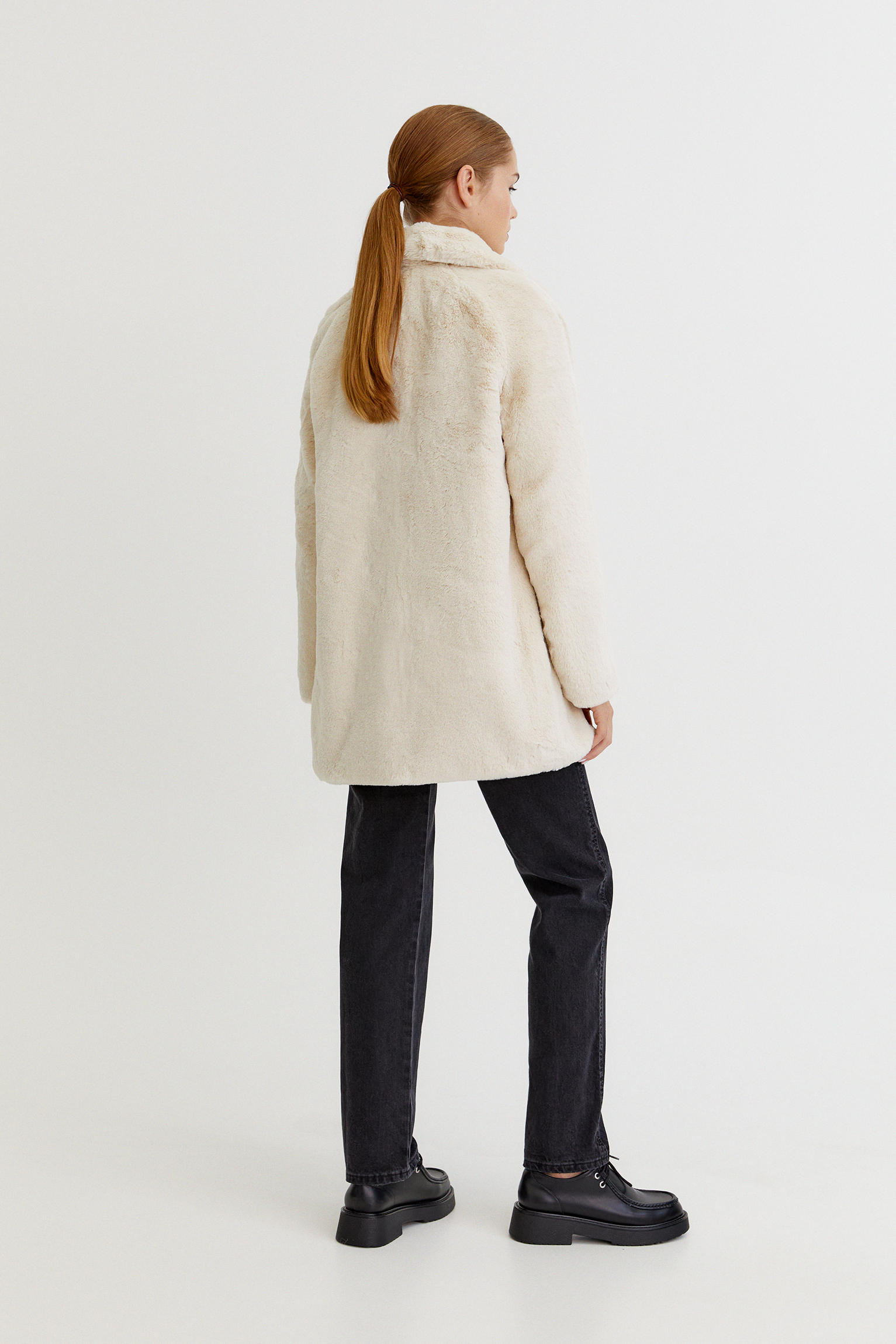 pull and bear faux fur jacket