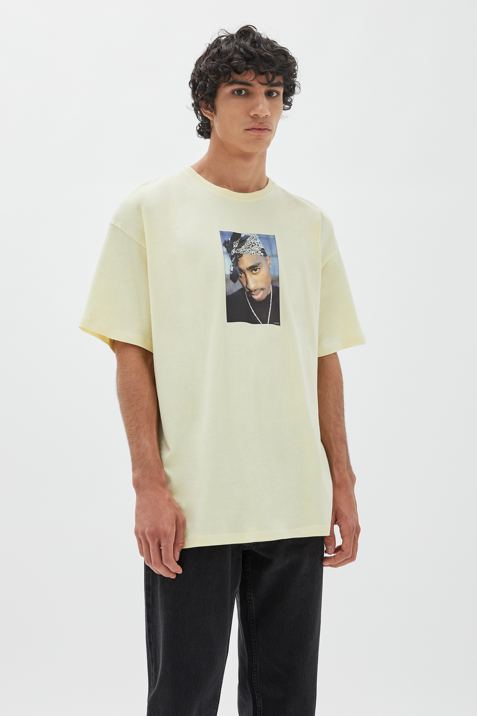 Camiseta amarilla pull and bear Clearance