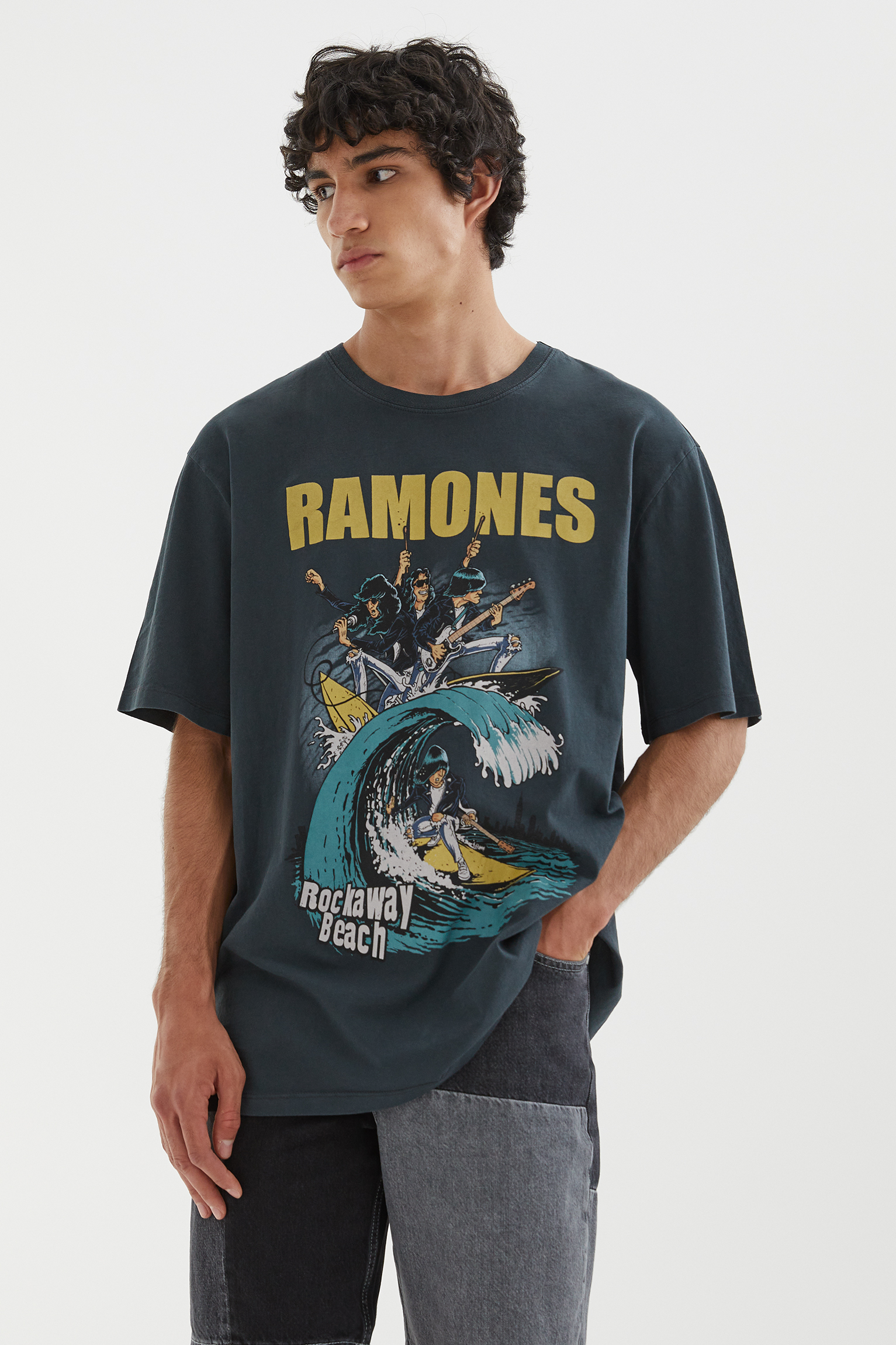 ramones sweatshirt pull and bear