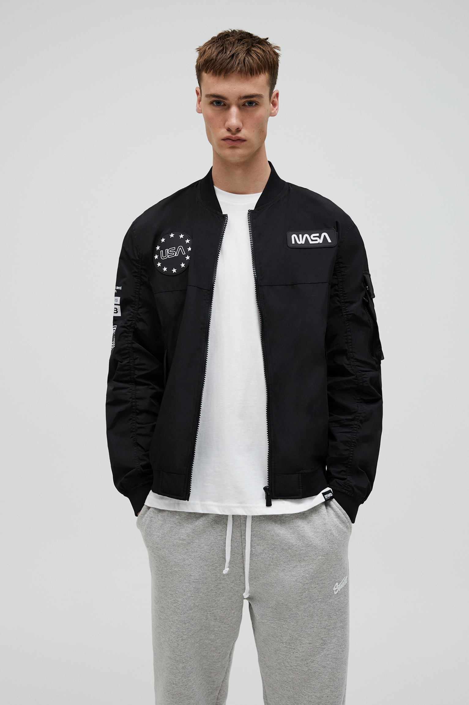 jaket bomber nasa pull and bear