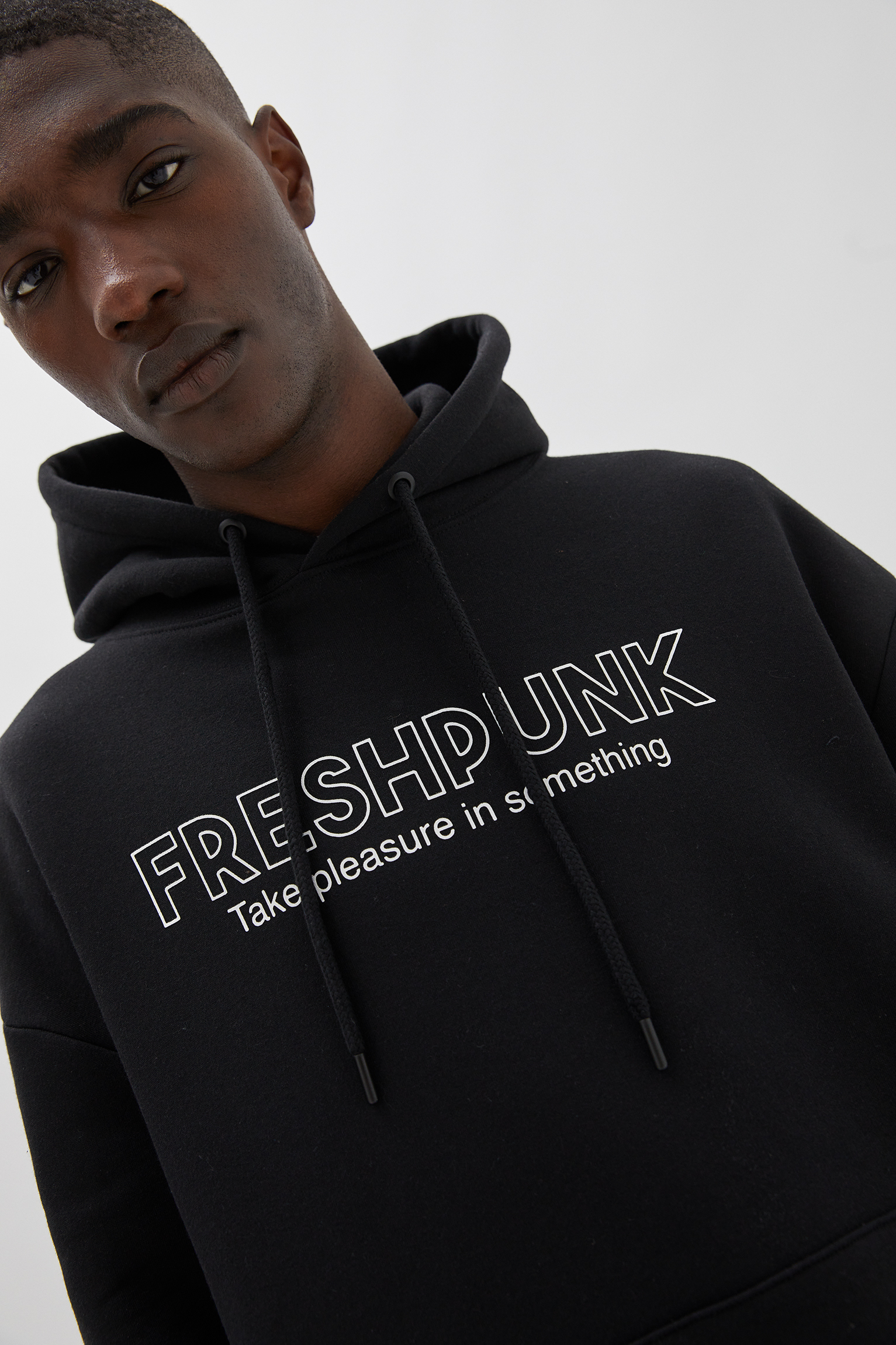 pull and bear black sweatshirt