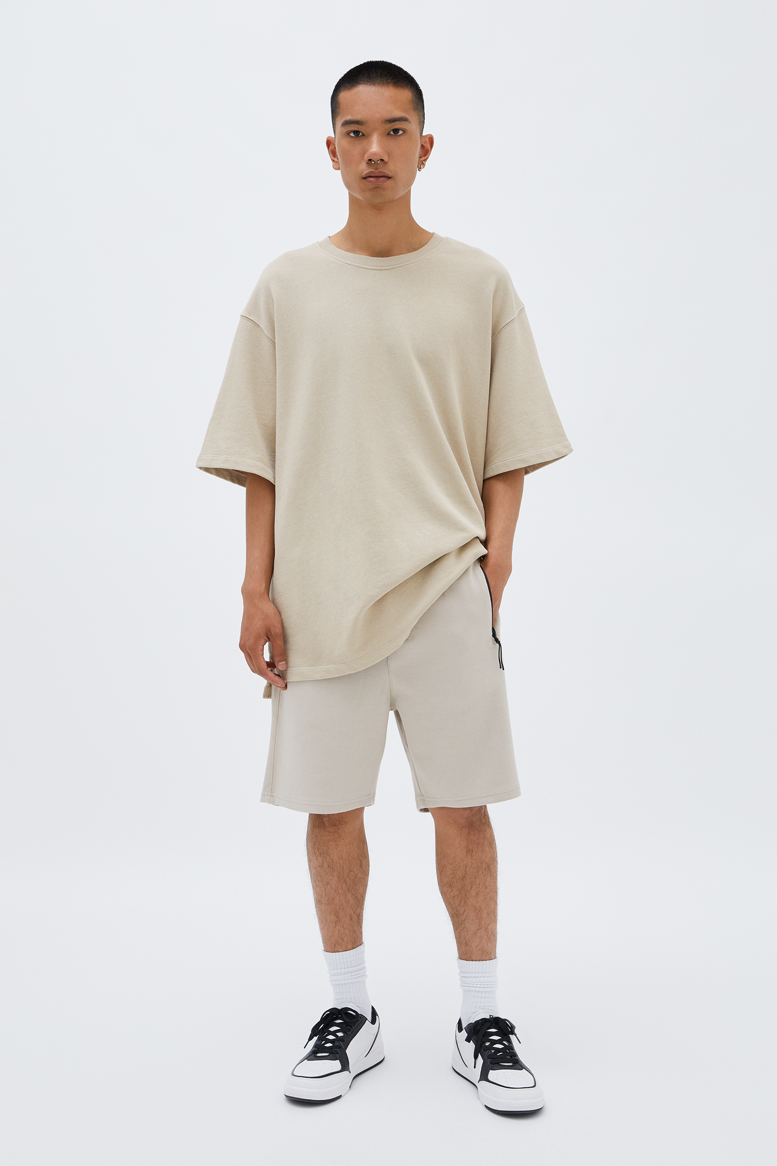 jogger shorts zip pockets