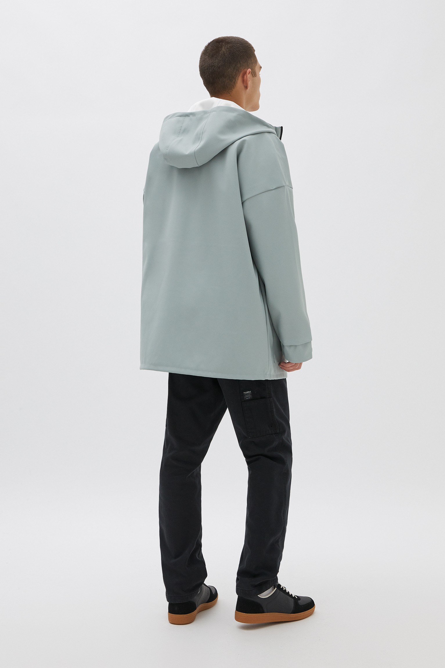 cazadora con capucha