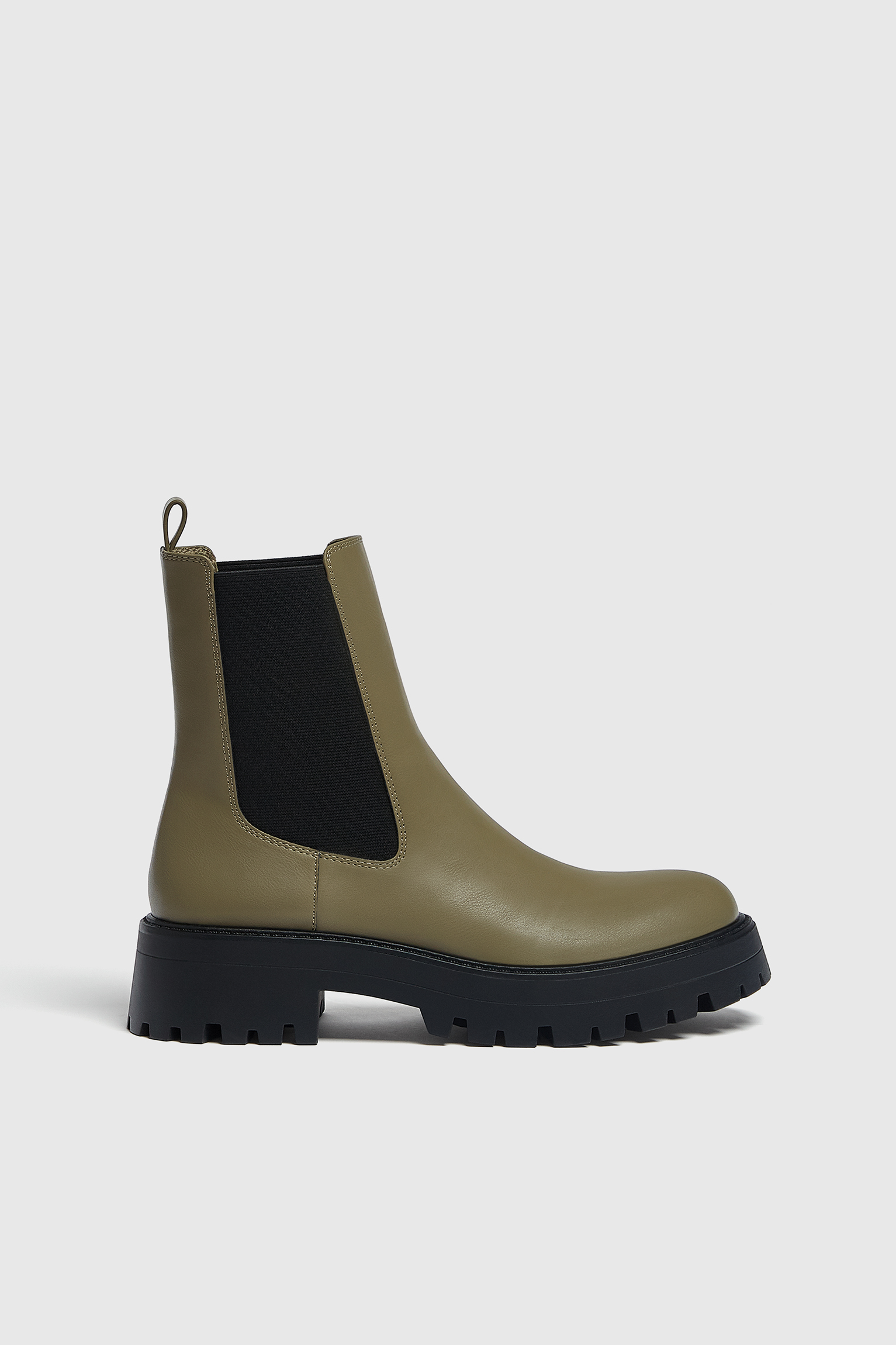 flat chelsea boots