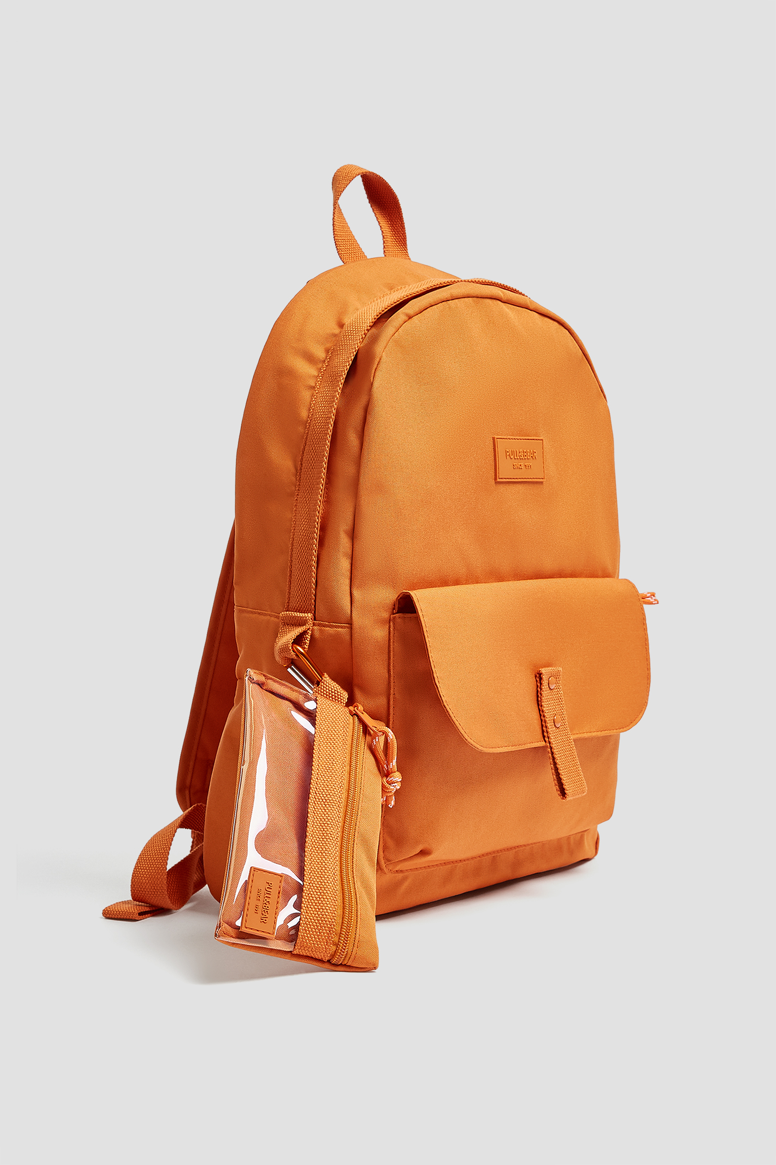 backpack pull and bear