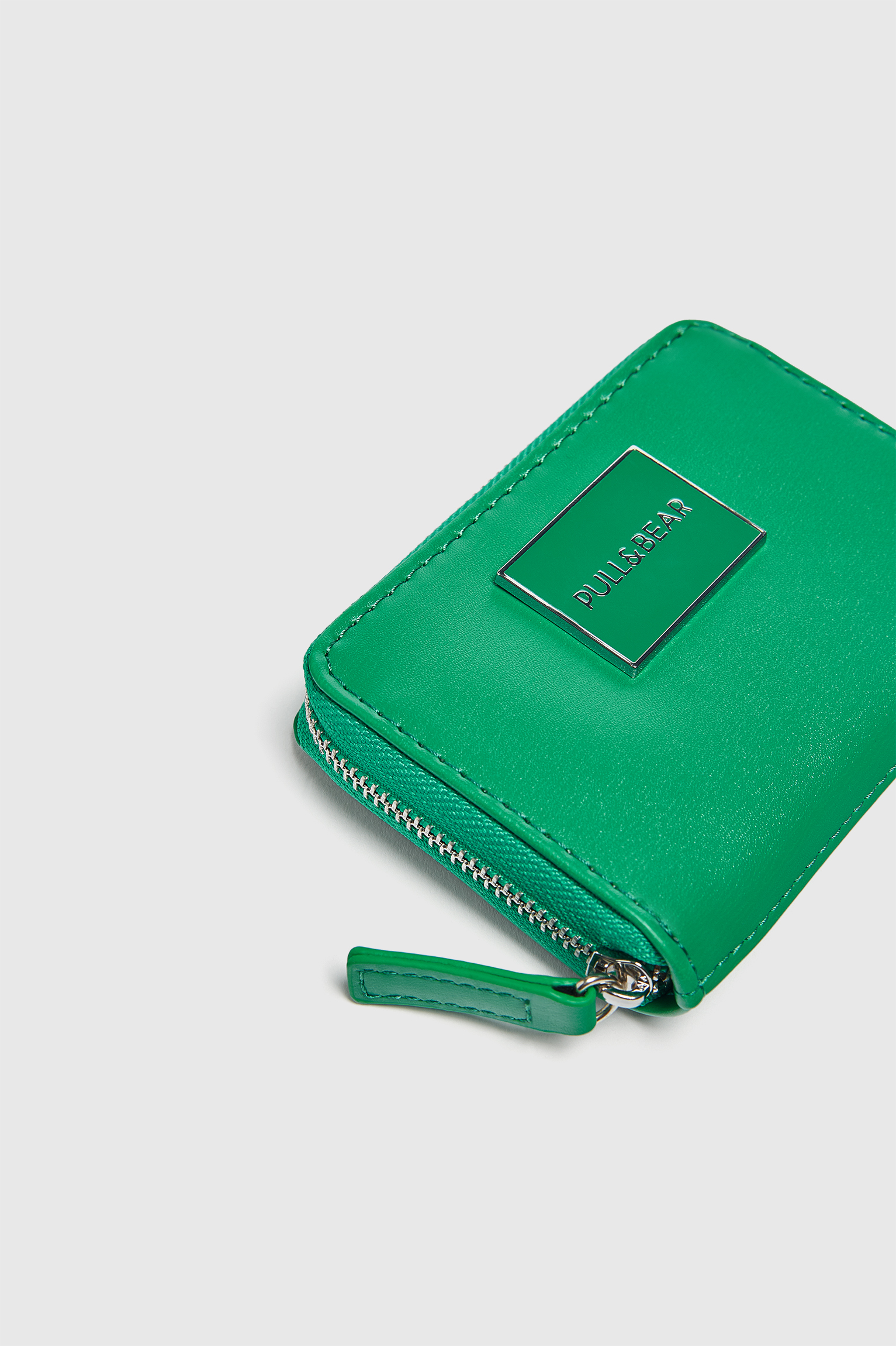 pull and bear tarjetero