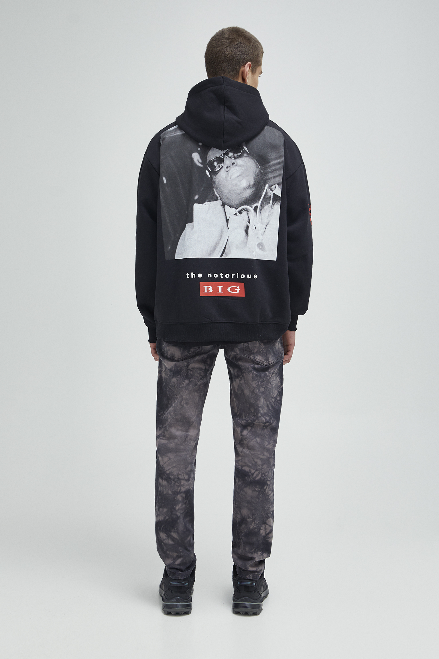 pull and bear black hoodie