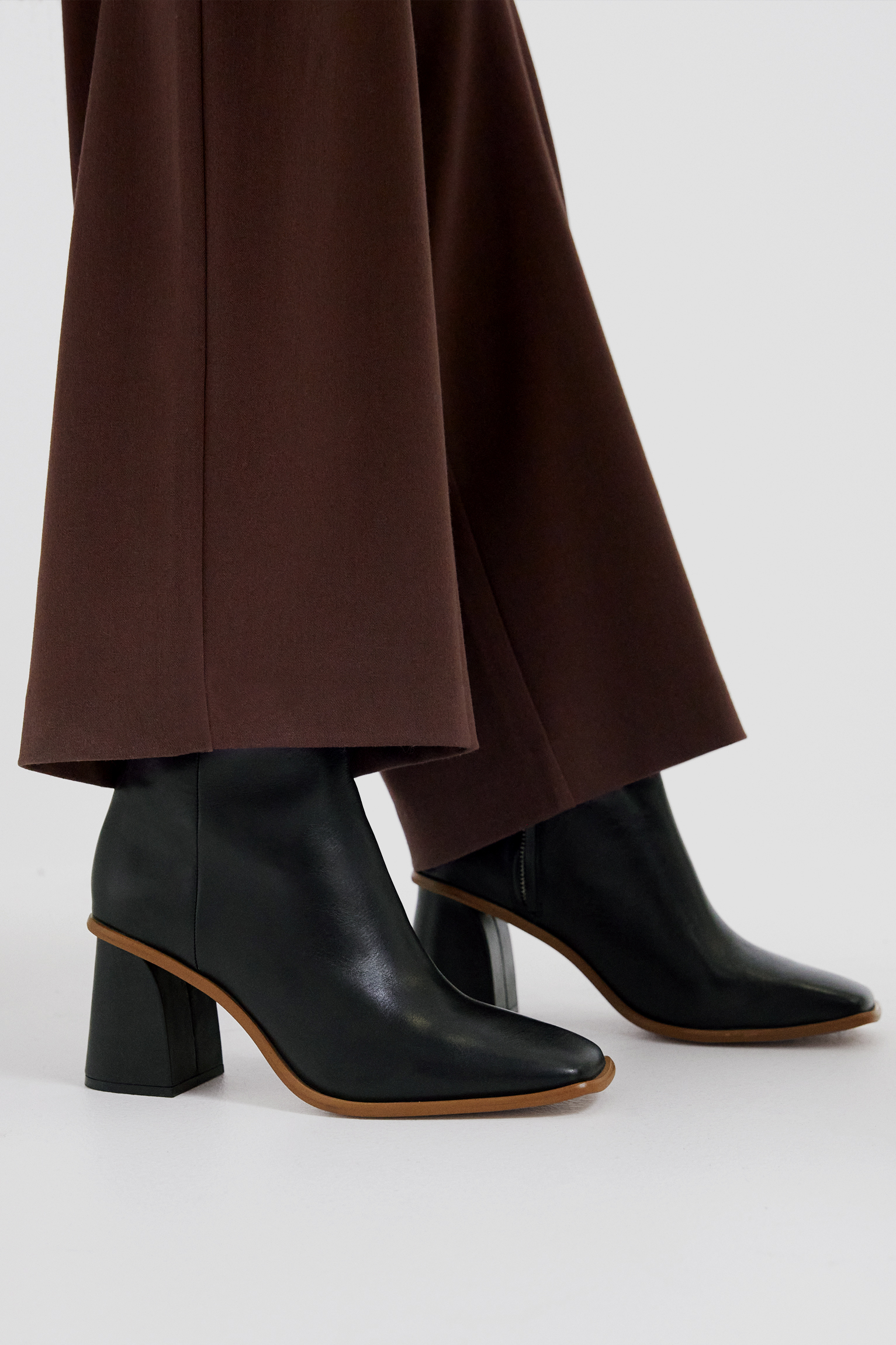 Pull&bear platform heel knee boots in black Clearance