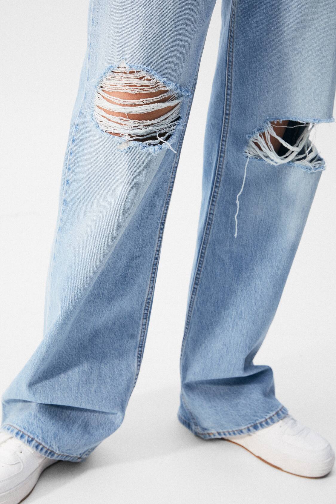 Jeans campana tiro alto rotos PULL&BEAR