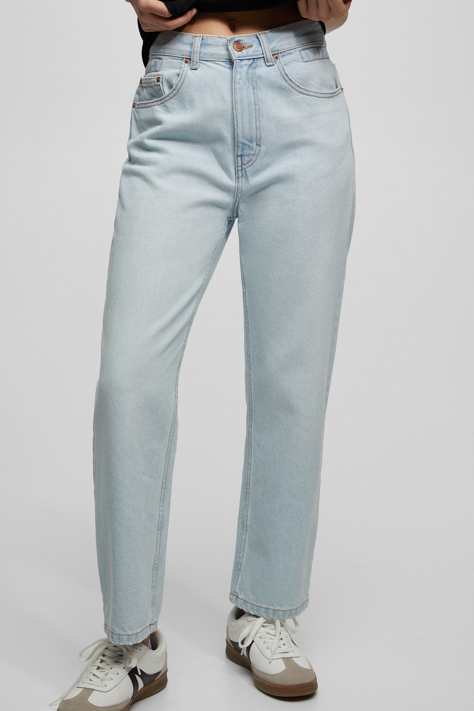 Straight high-waist jeans with an 