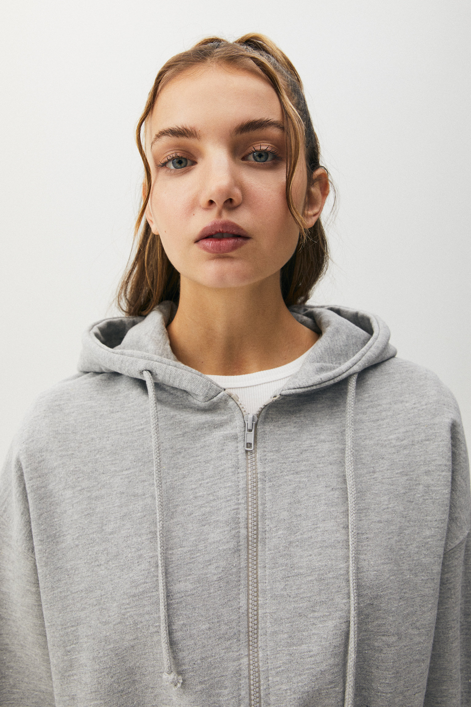 Sudadera cropped cremallera capucha - PULL\u0026BEAR