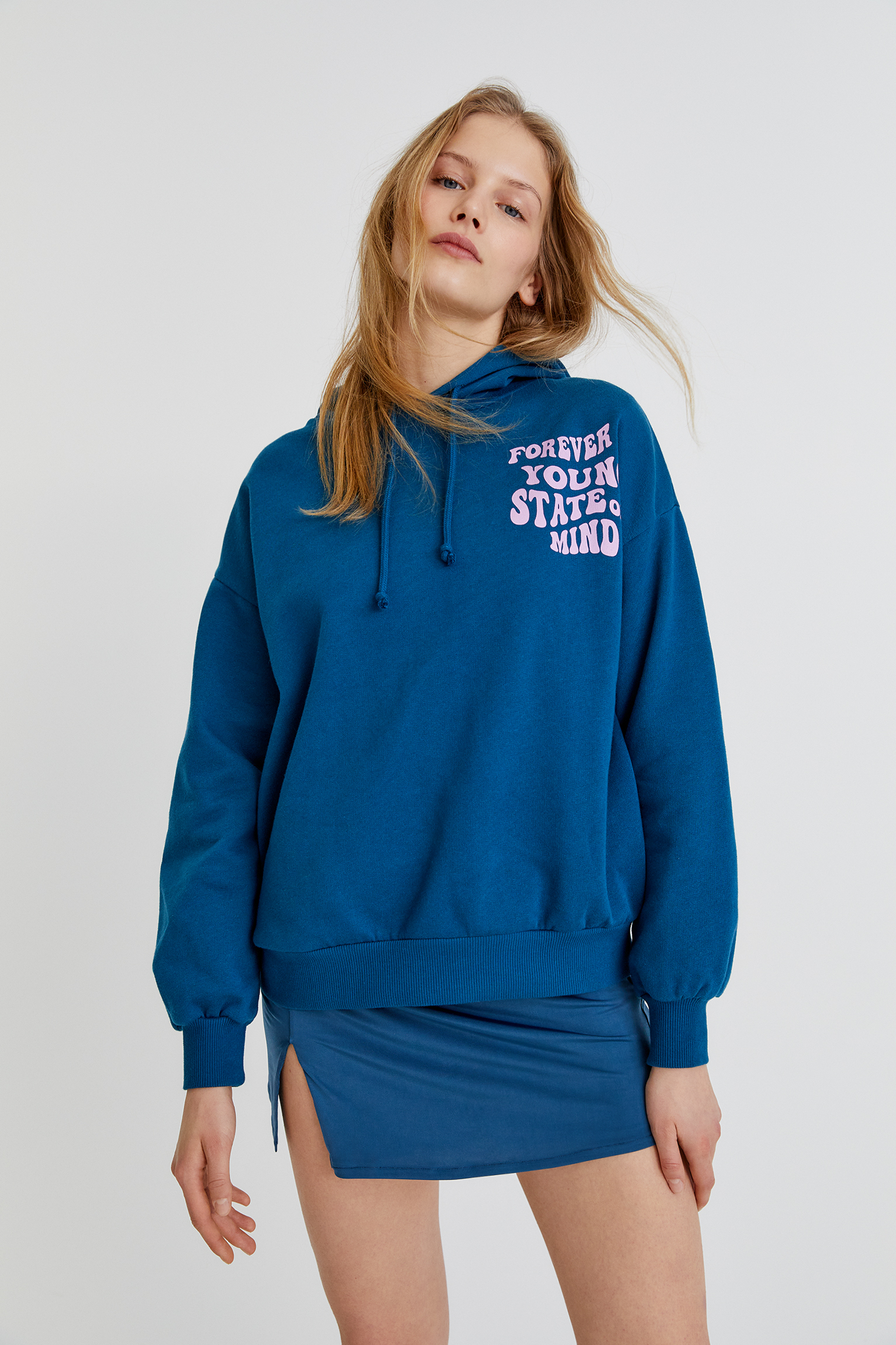 Sudadera oversize texto psicodélico - PULL\u0026BEAR