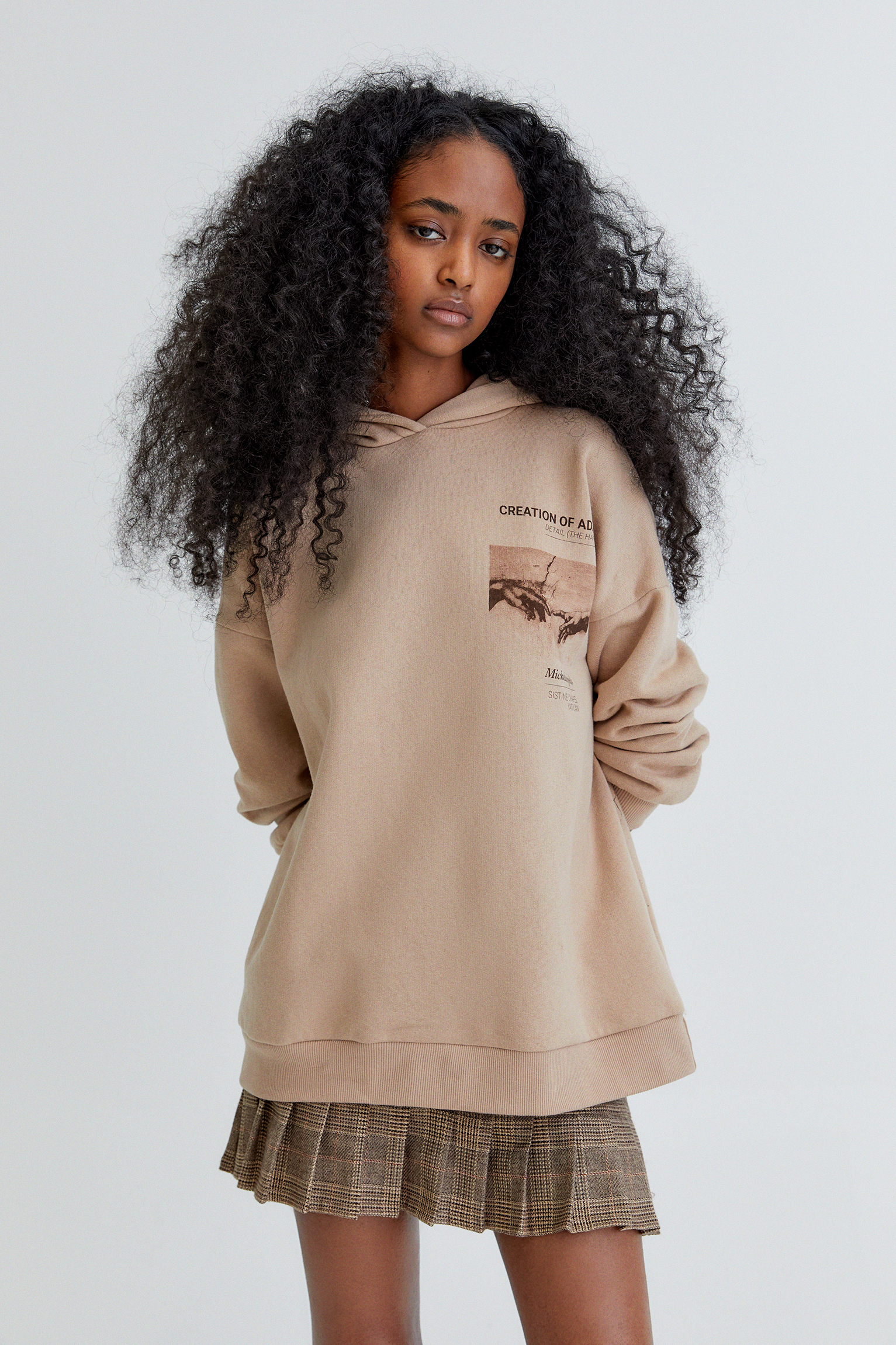 Sudadera Miguel Ángel detalle manos - PULL\u0026BEAR