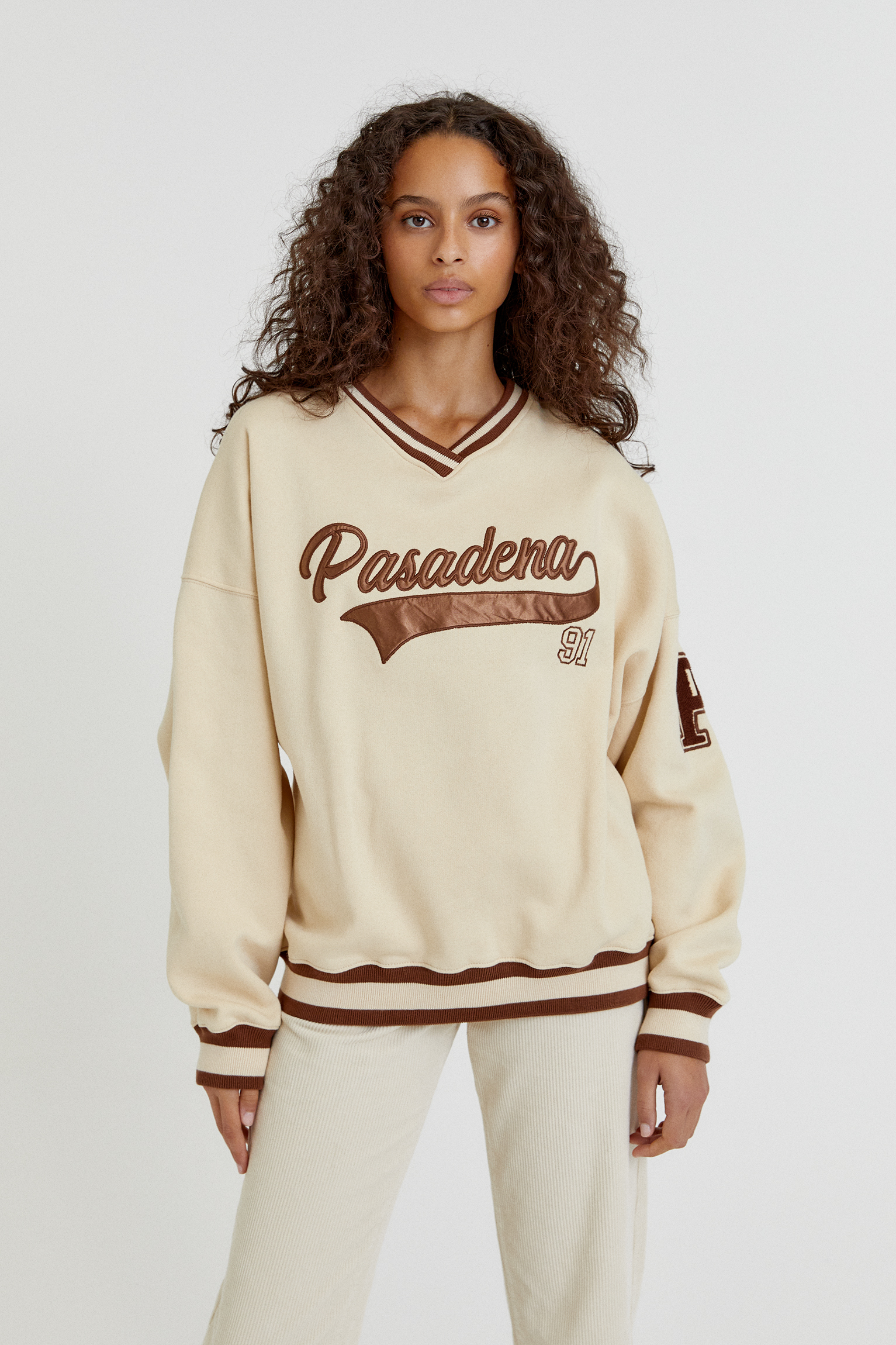 Sudadera college cuello pico Pasadena - PULL\u0026BEAR