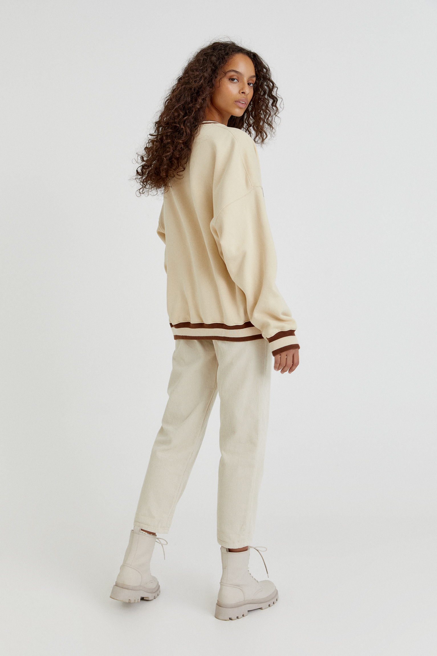 Sudadera college cuello pico Pasadena - PULL\u0026BEAR