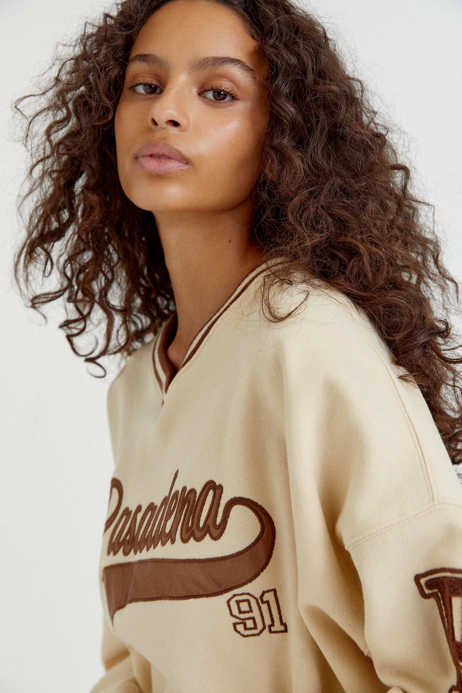 Sudadera college cuello pico Pasadena - PULL\u0026BEAR