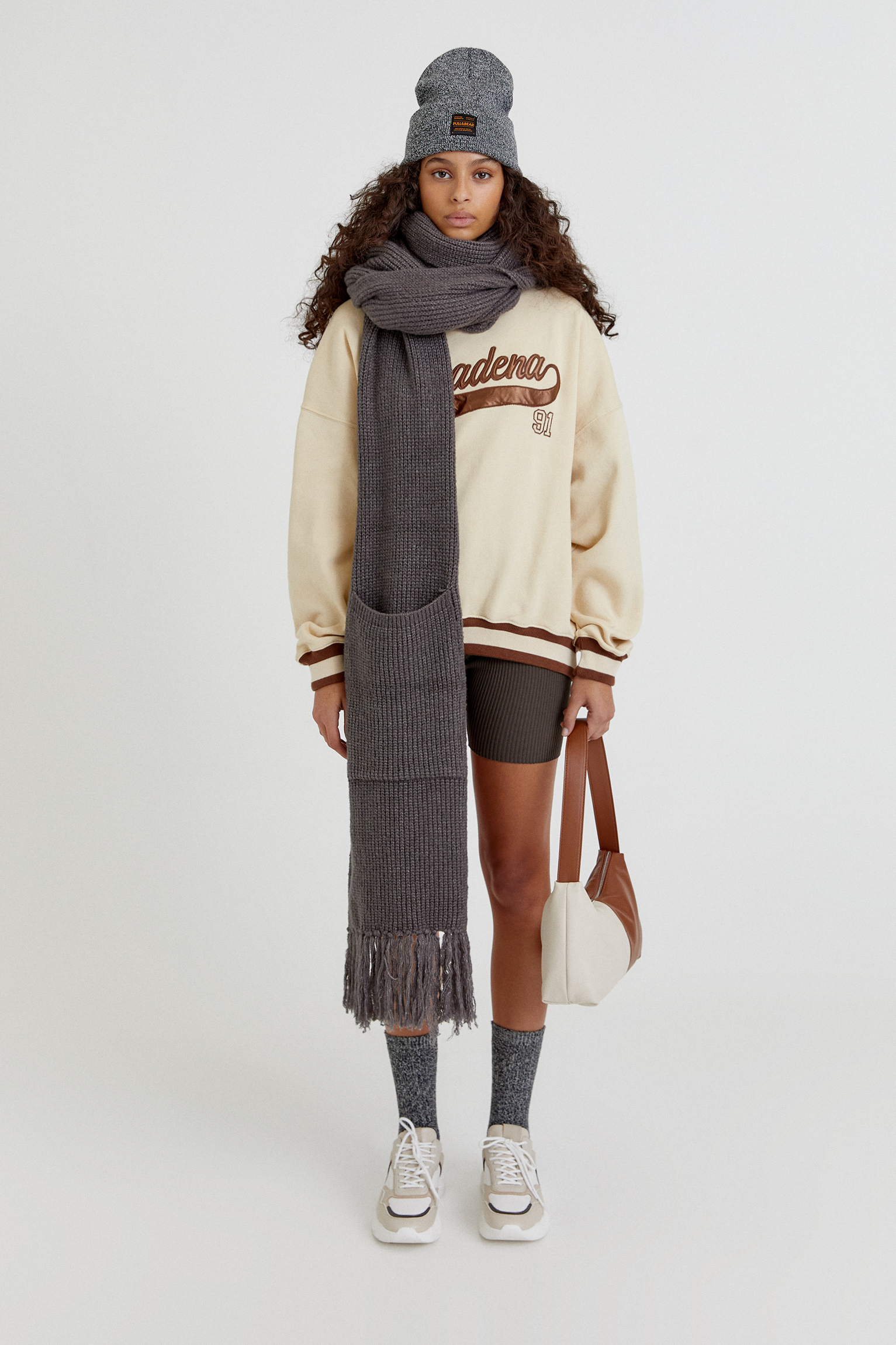 Sudadera college cuello pico Pasadena - PULL\u0026BEAR