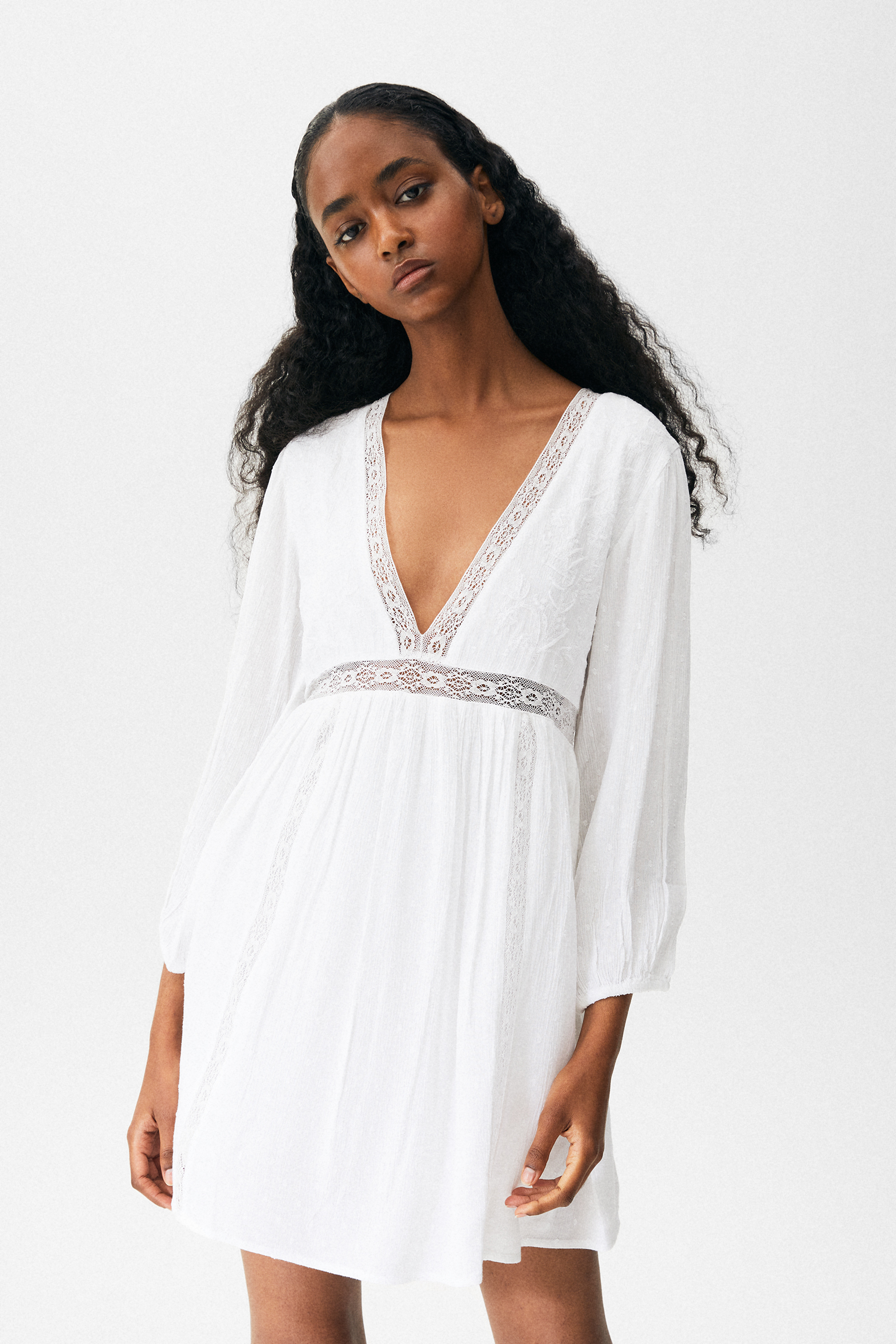 Mono blanco escote pico - PULL\u0026BEAR