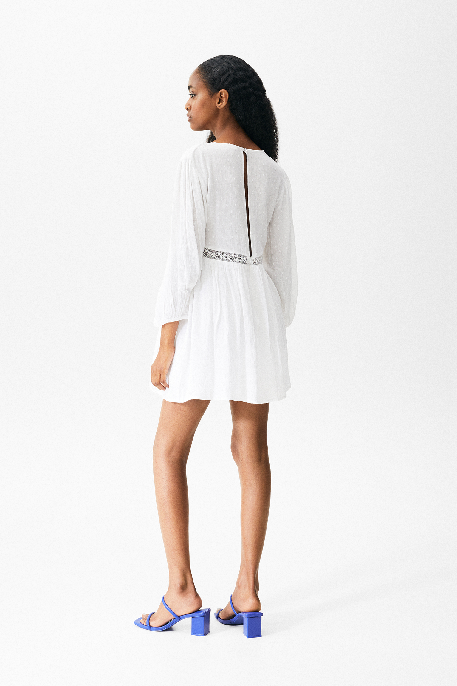 Mono blanco escote pico - PULL\u0026BEAR